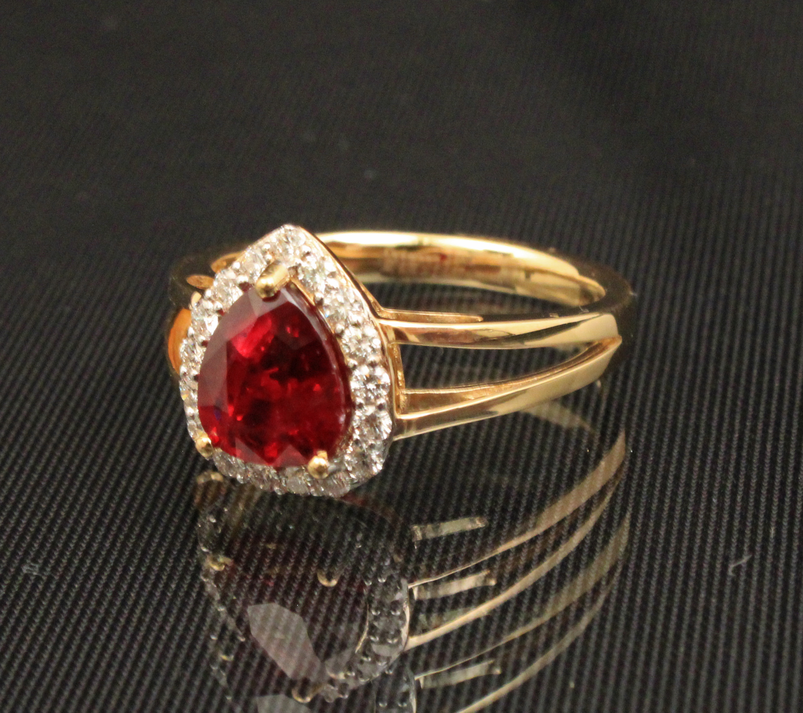 18K YELLOW GOLD RUBY AND DIAMOND