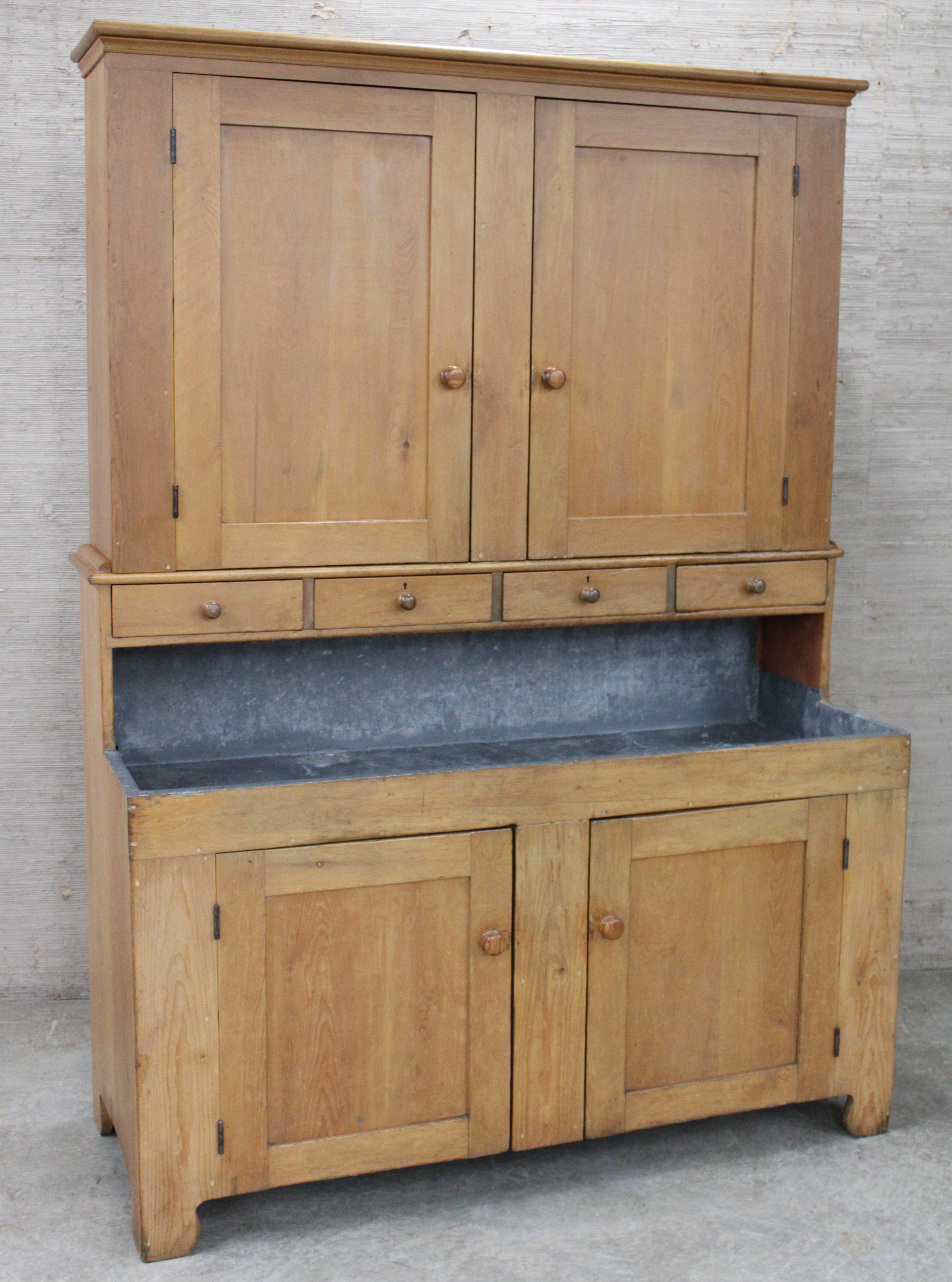 EARLY AMERICAN HEART PINE KITCHEN