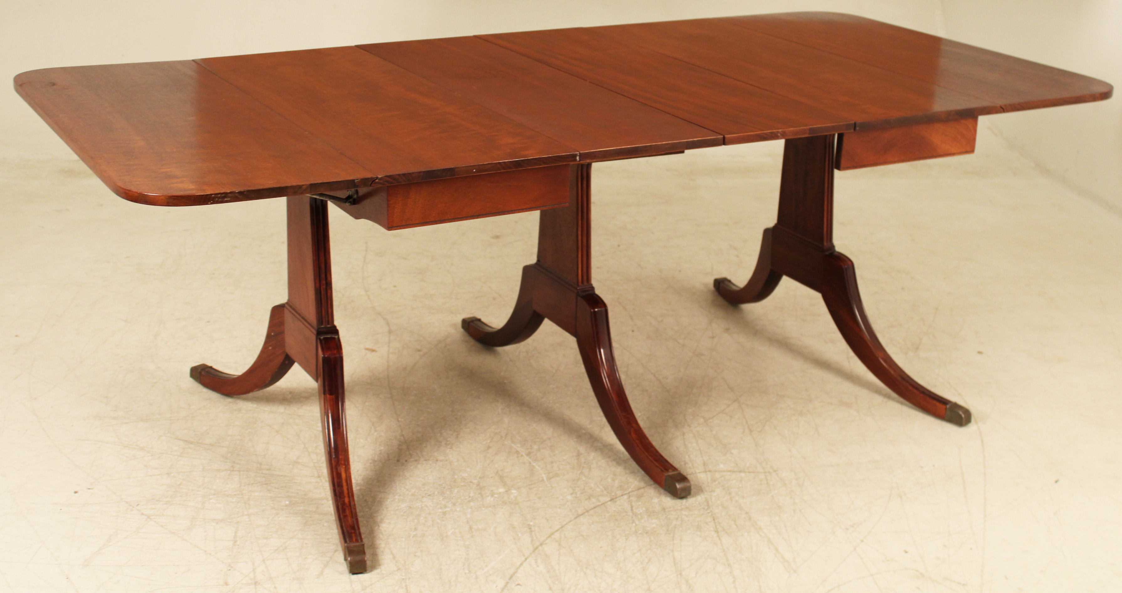 REGENCY STYLE MAHOGANY DINING TABLE 35f032