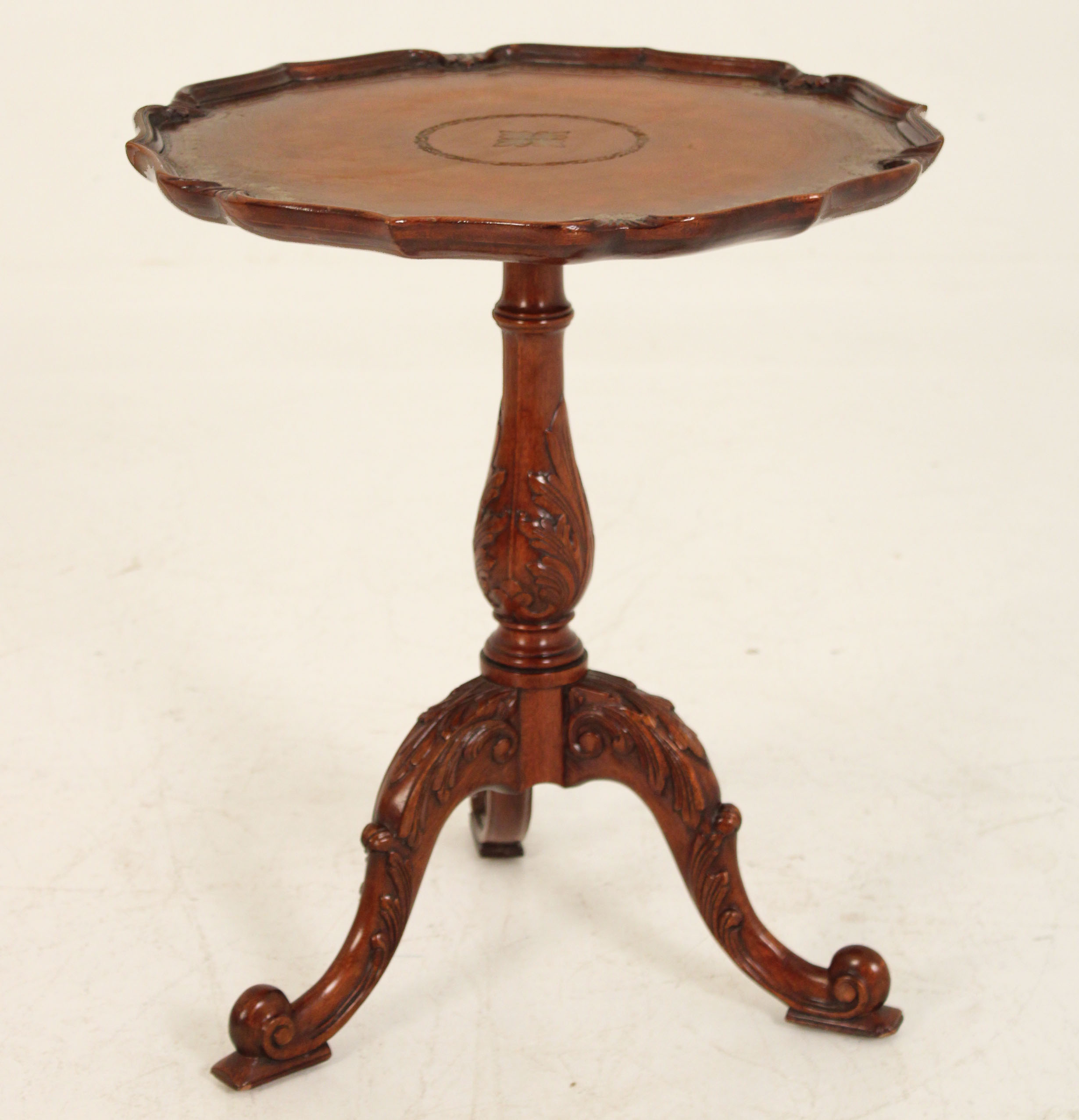 PETITE GEORGIAN STYLE TRIPOD TABLE 35f04c