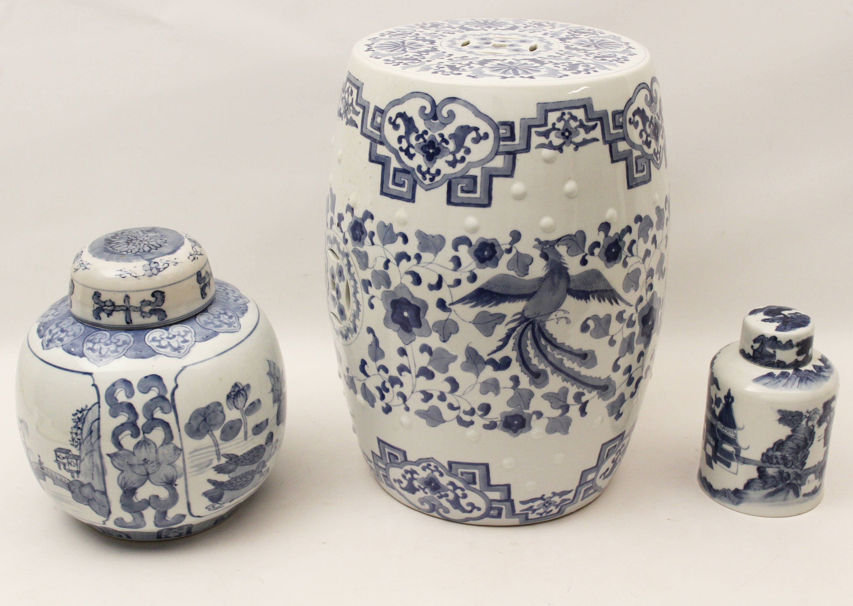 3 PCS OF BLUE AND WHITE ORIENTAL 35f184