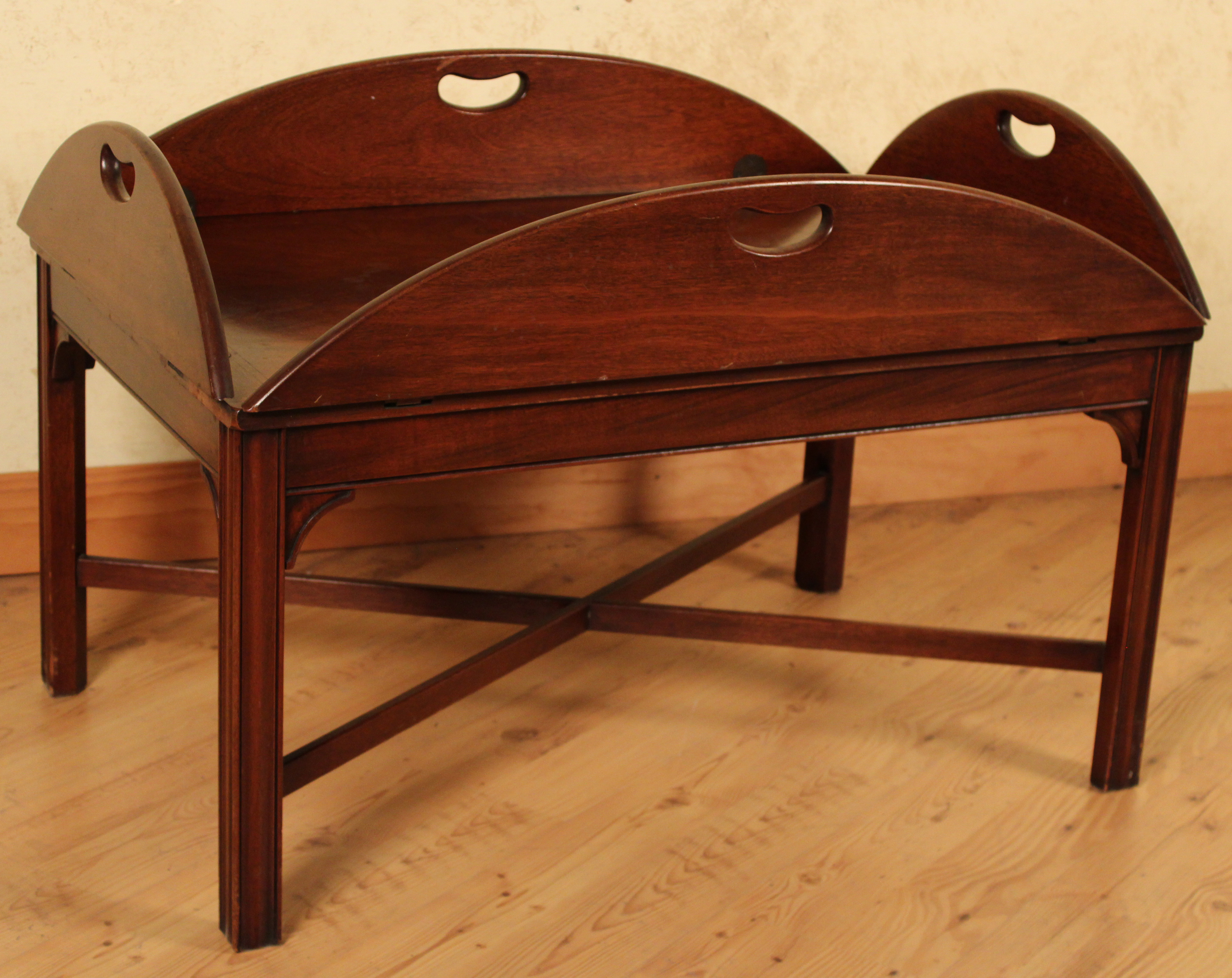 MAHOGANY LOW TABLE BY HERITAGE 35f1b7