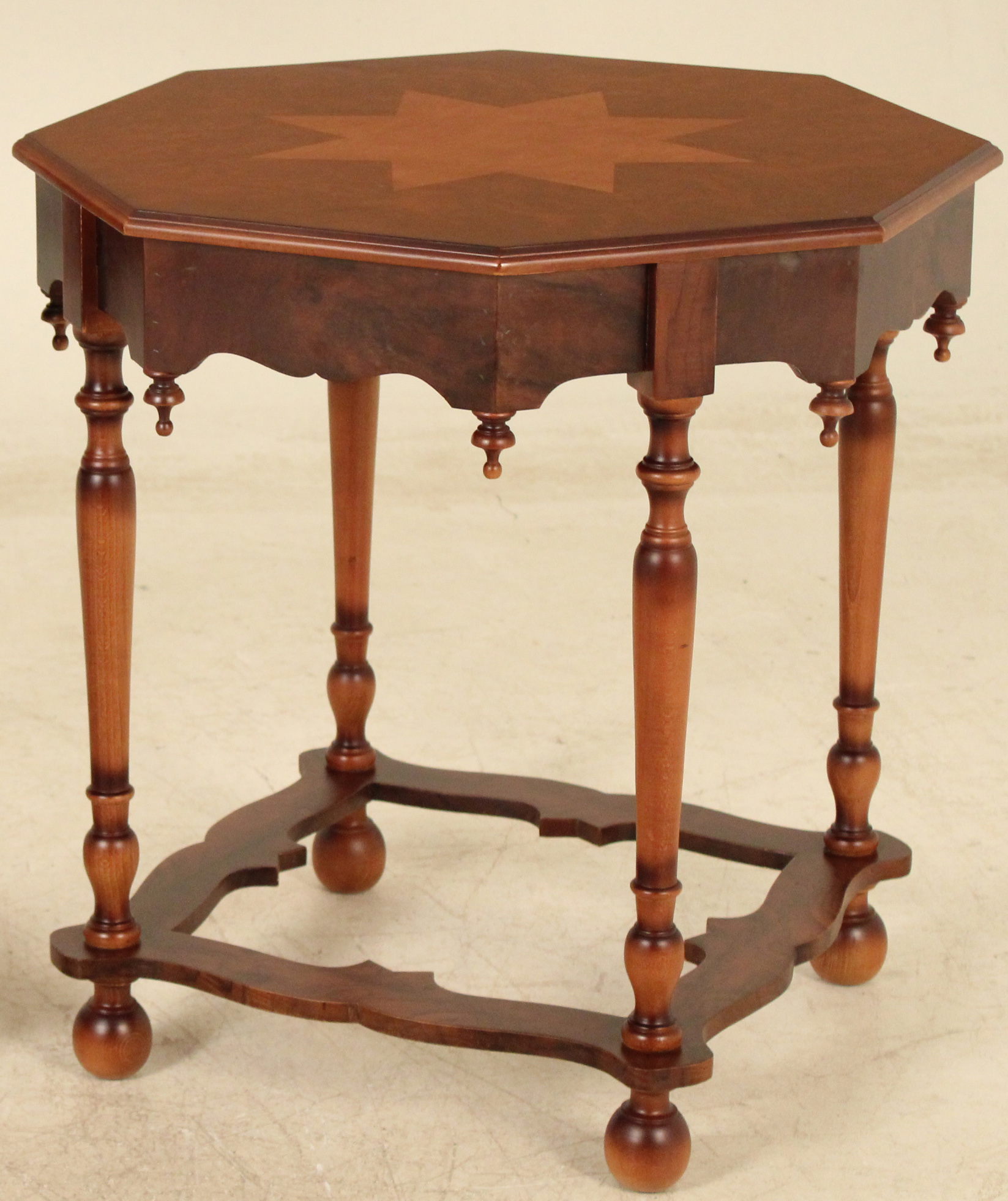 FIGURED WALNUT OCCASIONAL TABLE 35f23d