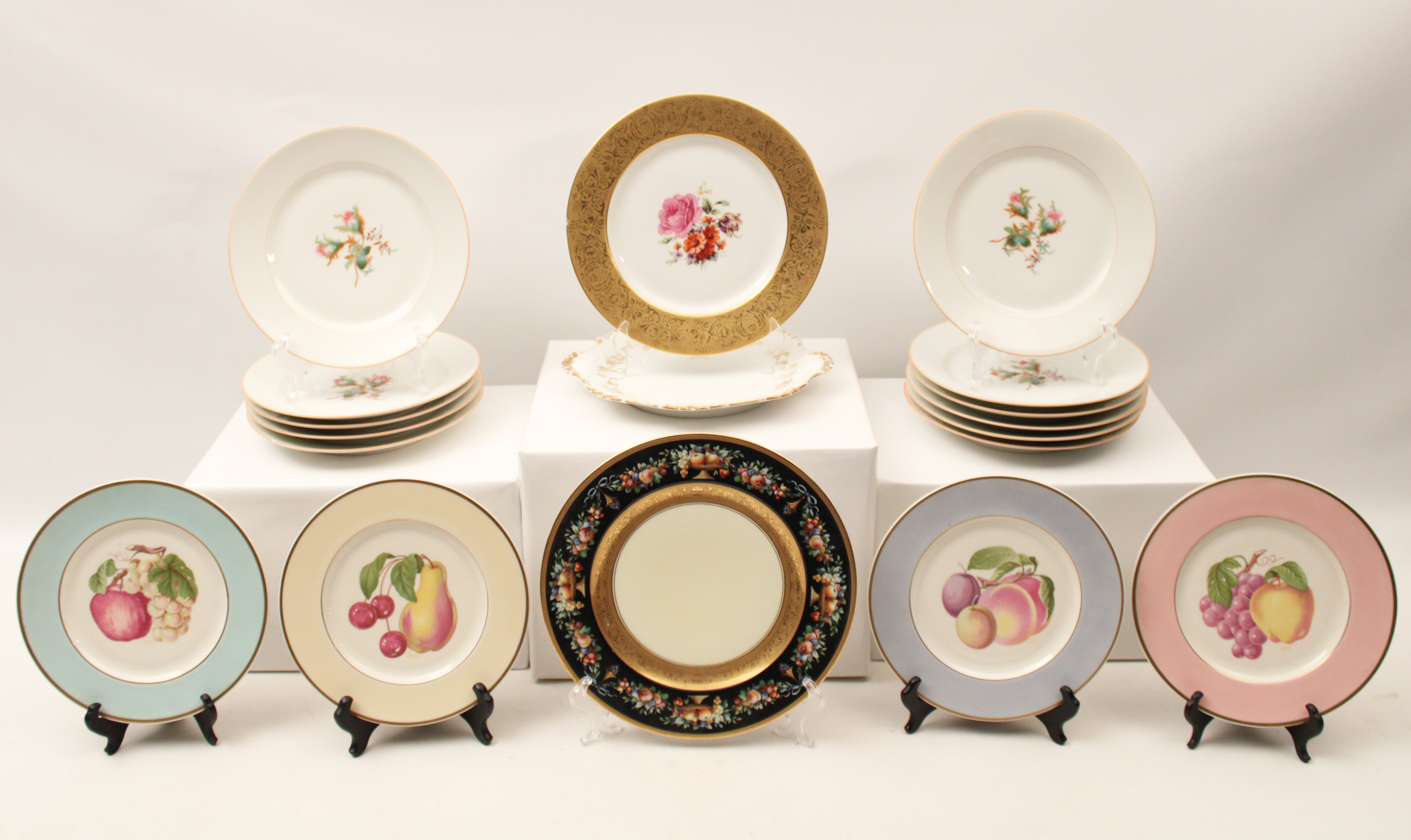 MISC. GROUP OF 18 PORCELAIN PLATES