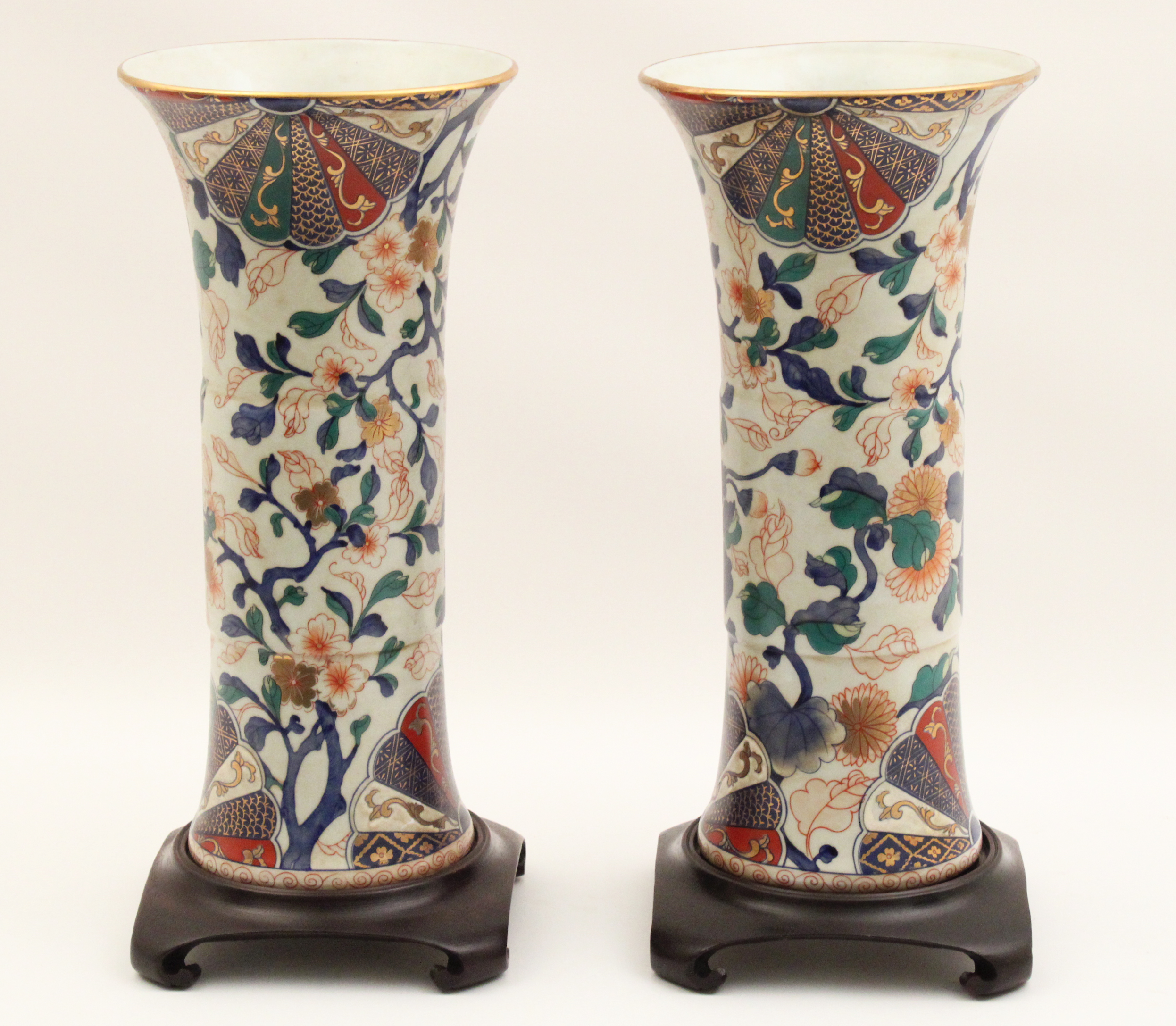 PAIR OF JAPANESE IMARI STYLE VASES 35f290