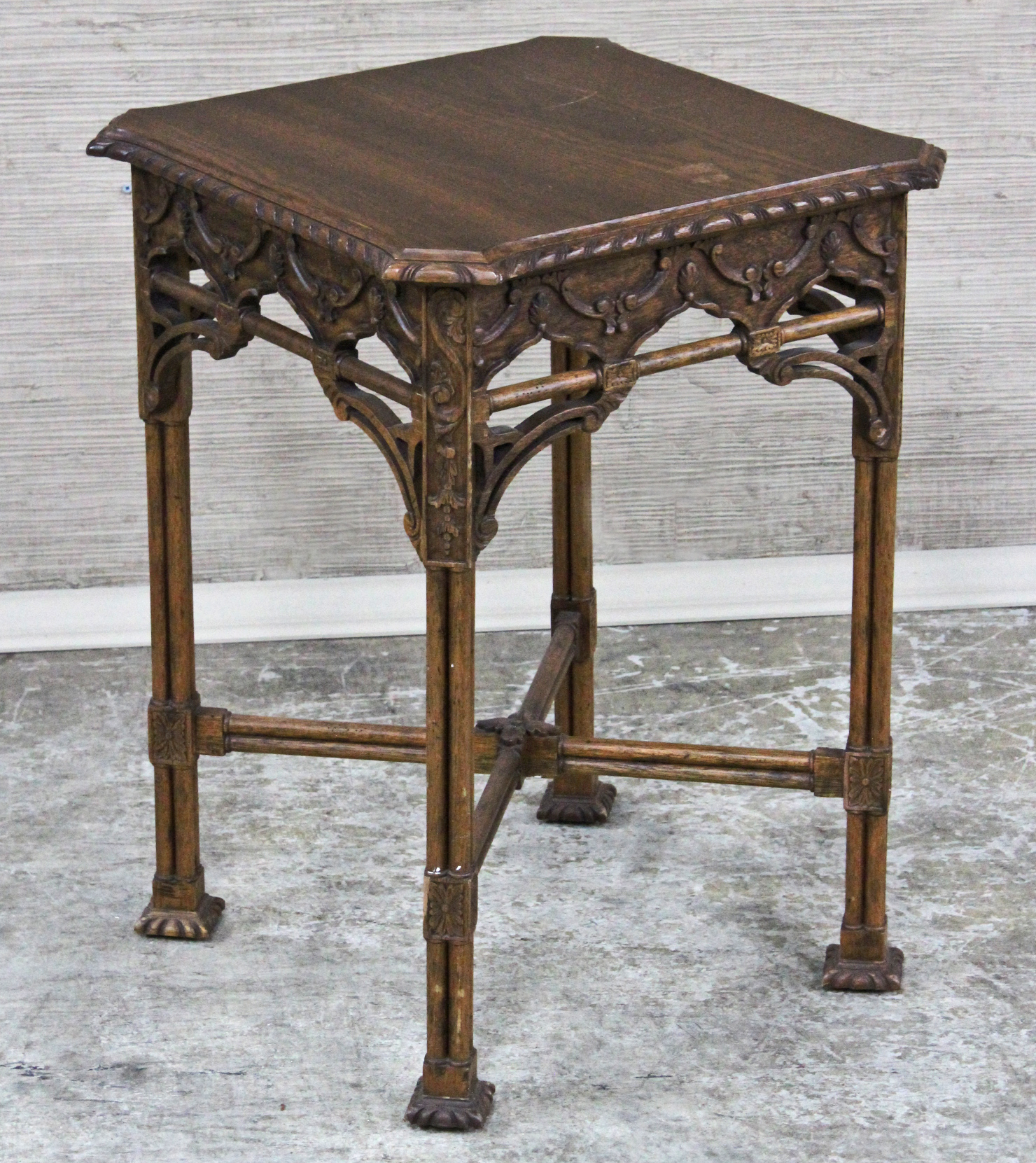 ORNATELY CARVED OCCASIONAL TABLE 35f28f