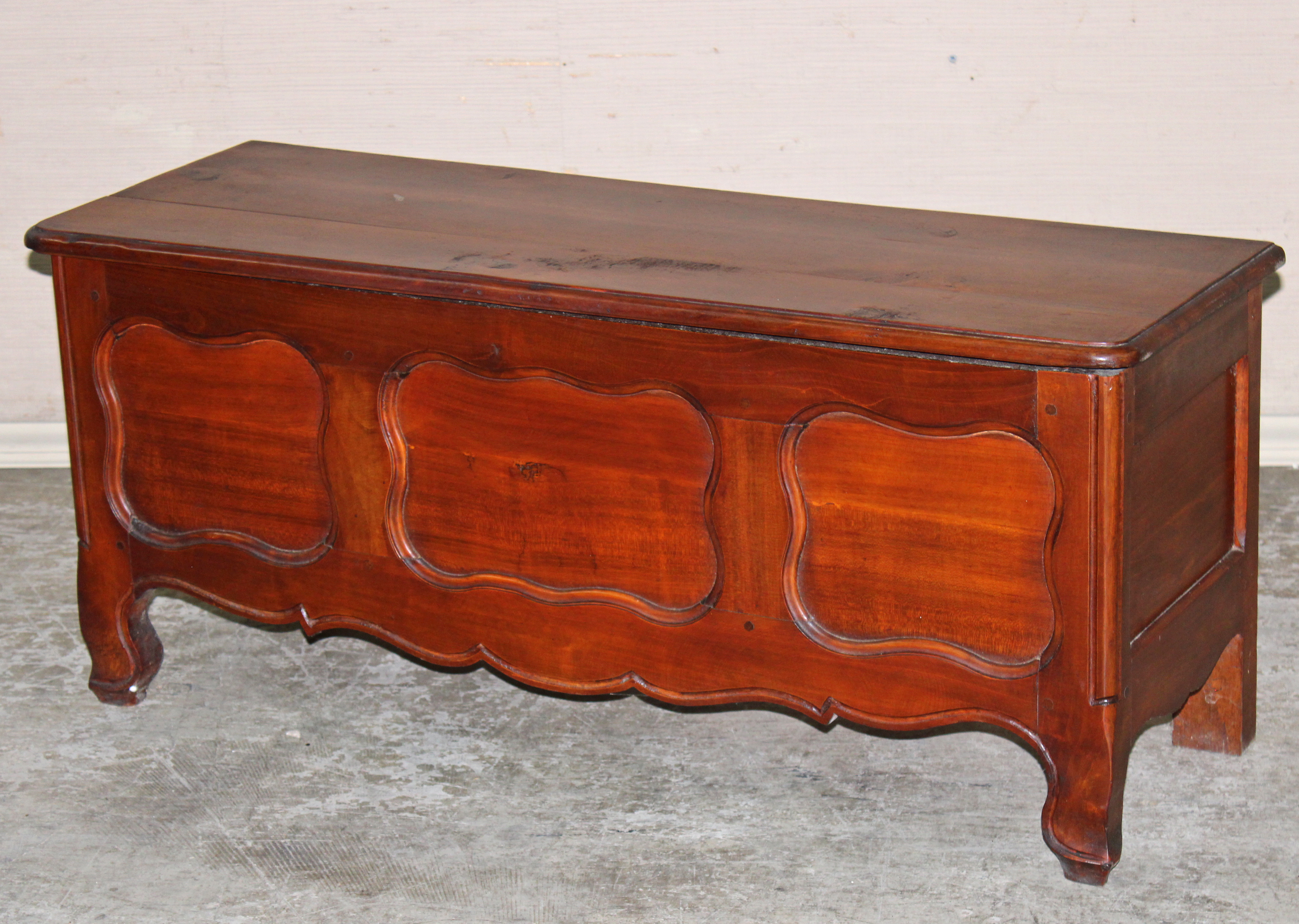 PROVINCIAL FRUITWOOD LIFT TOP COFER