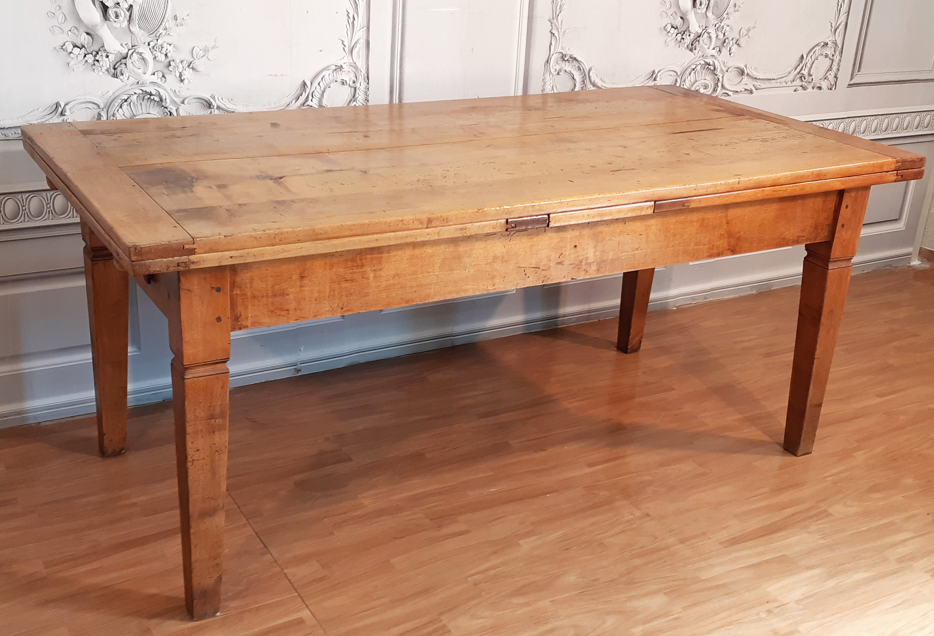 FRENCH PROVINCIAL DRAW LEAF TABLE