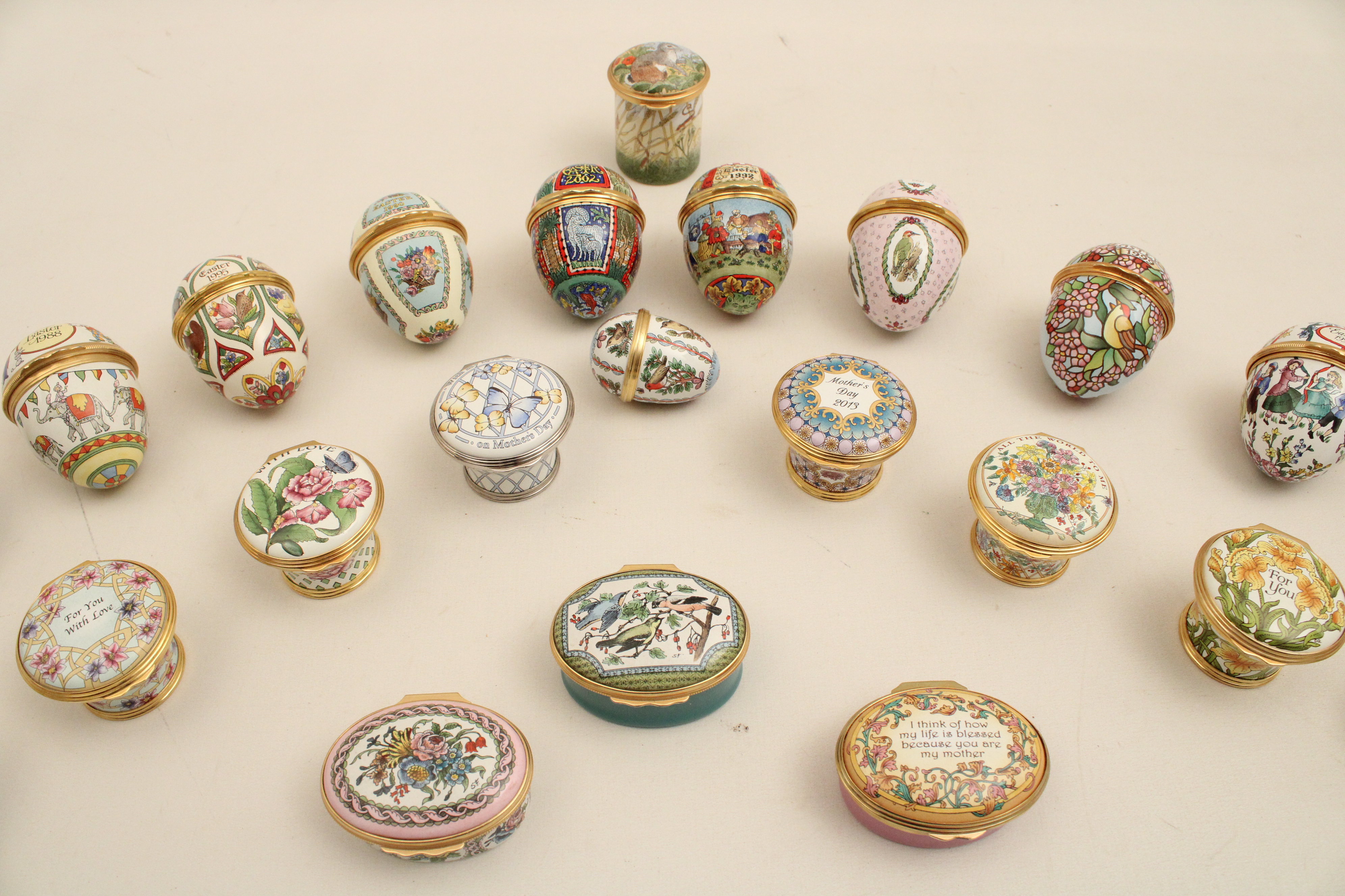 COLLECTION OF 31 ENGLISH ENAMEL