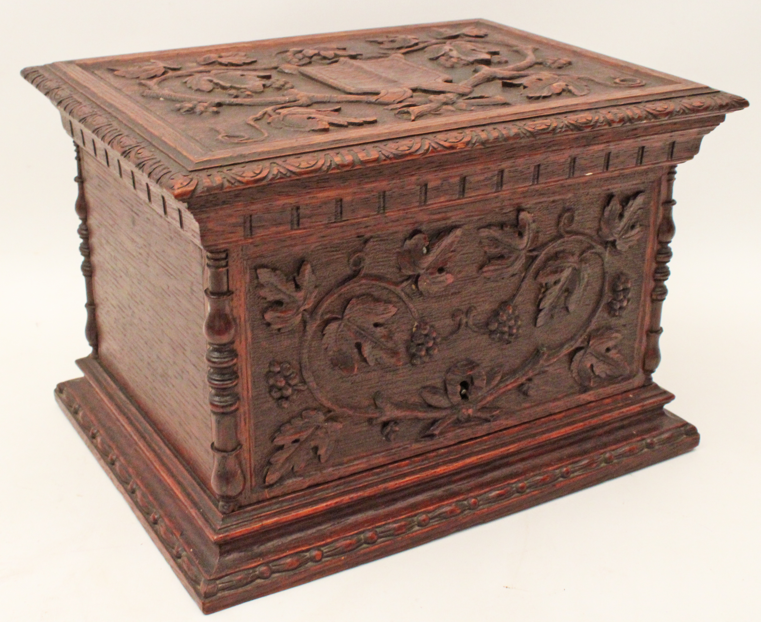 EUROPEAN CARVED WALNUT HUMIDOR 35f3ab