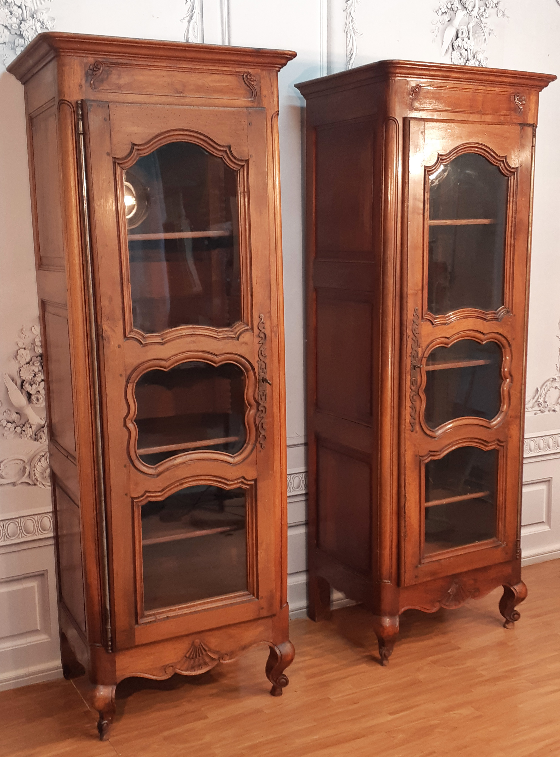 PR OF LOUIS XV STYLE WALNUT BIBLIOTHEQUES 35f3c6