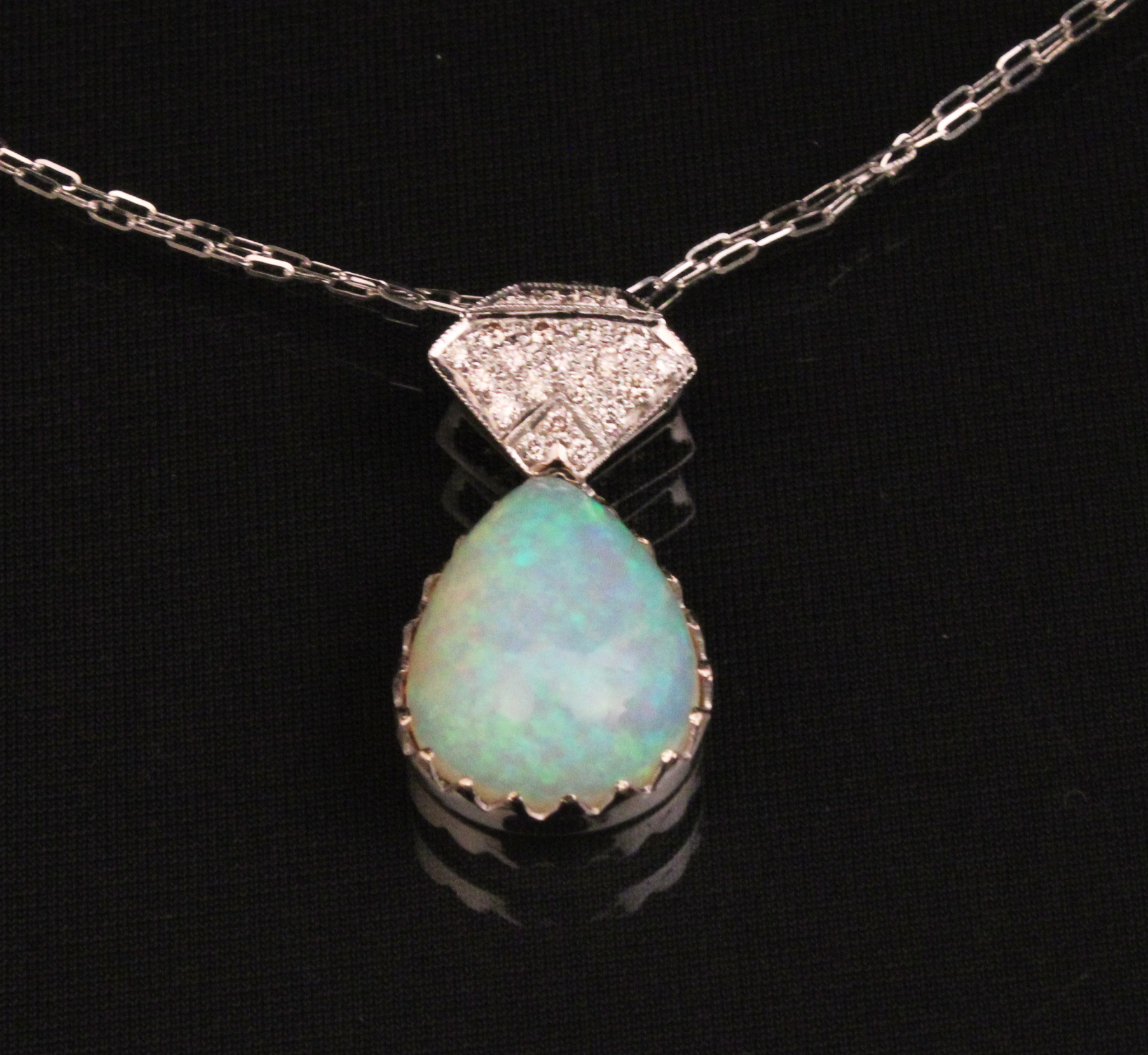18K GOLD DIAMOND AND OPAL NECKLACE 35f3c4