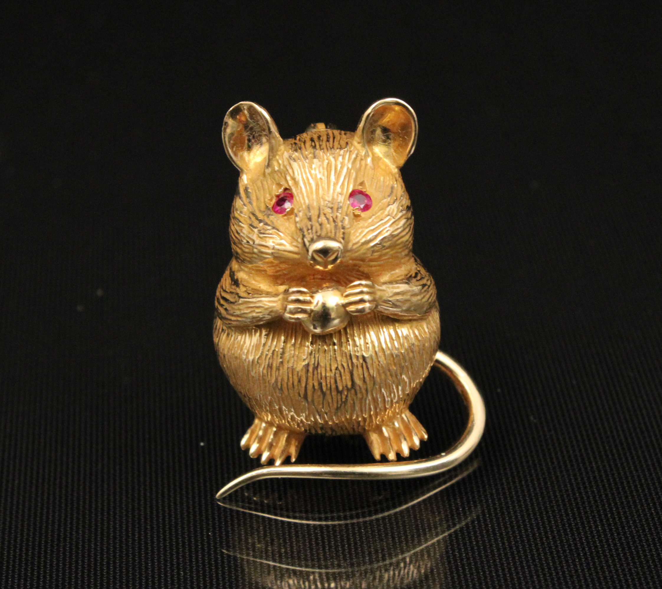 14K YG MOUSE PIN/BROOCH WITH RUBY