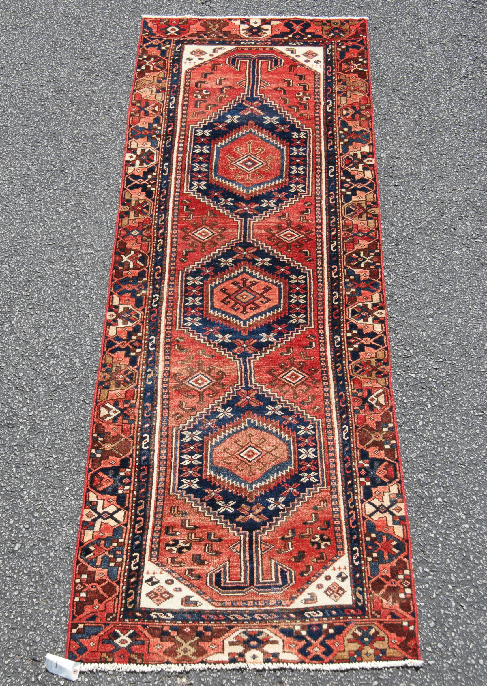 ORIENTAL RUG 3' X 9'5" ZANJON ORIENTAL