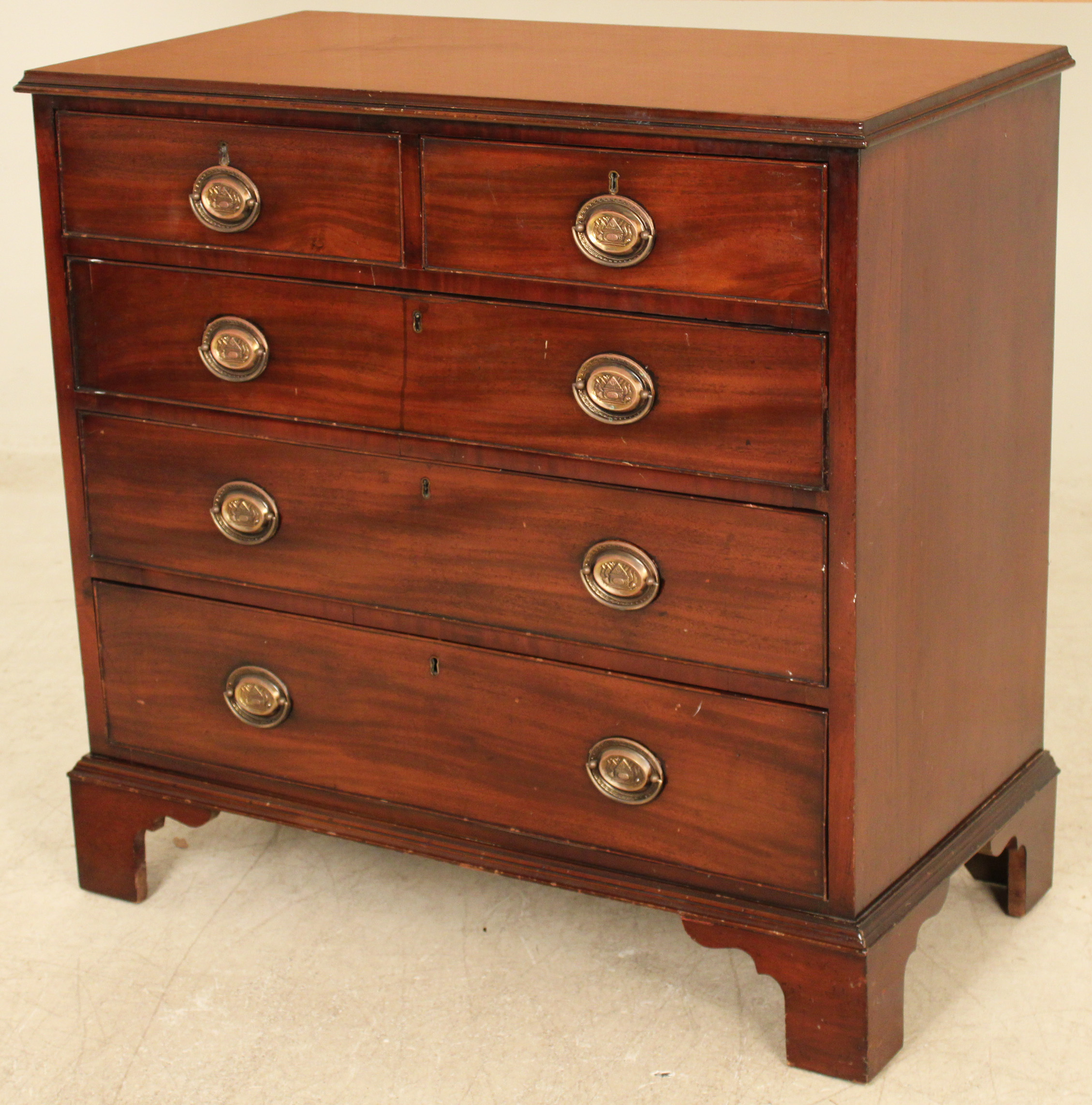 ENGLISH GEORGIAN MAHOGANY CHEST 35f617