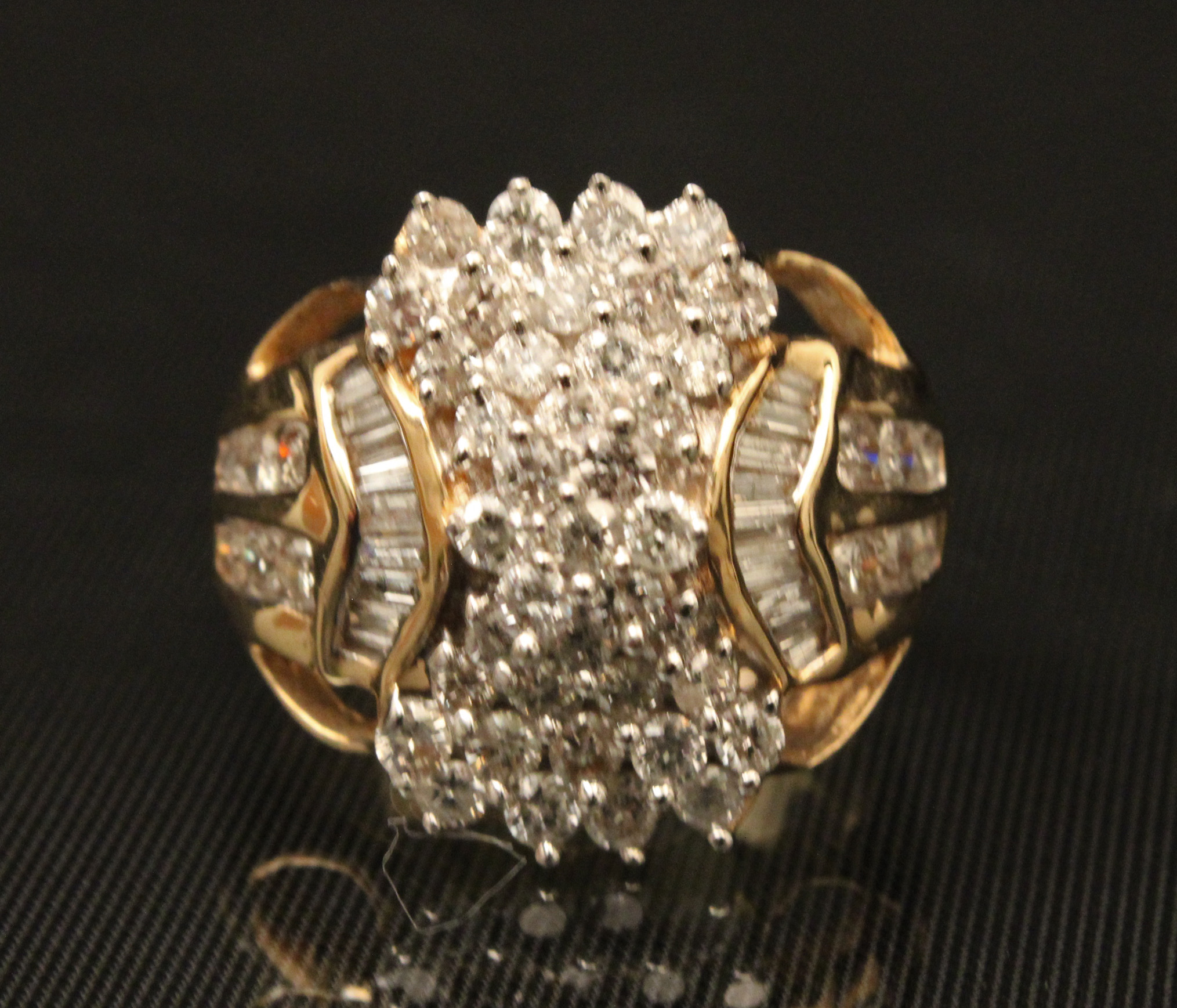 14K YG DIAMOND CLUSTER LADY S RING  35f632