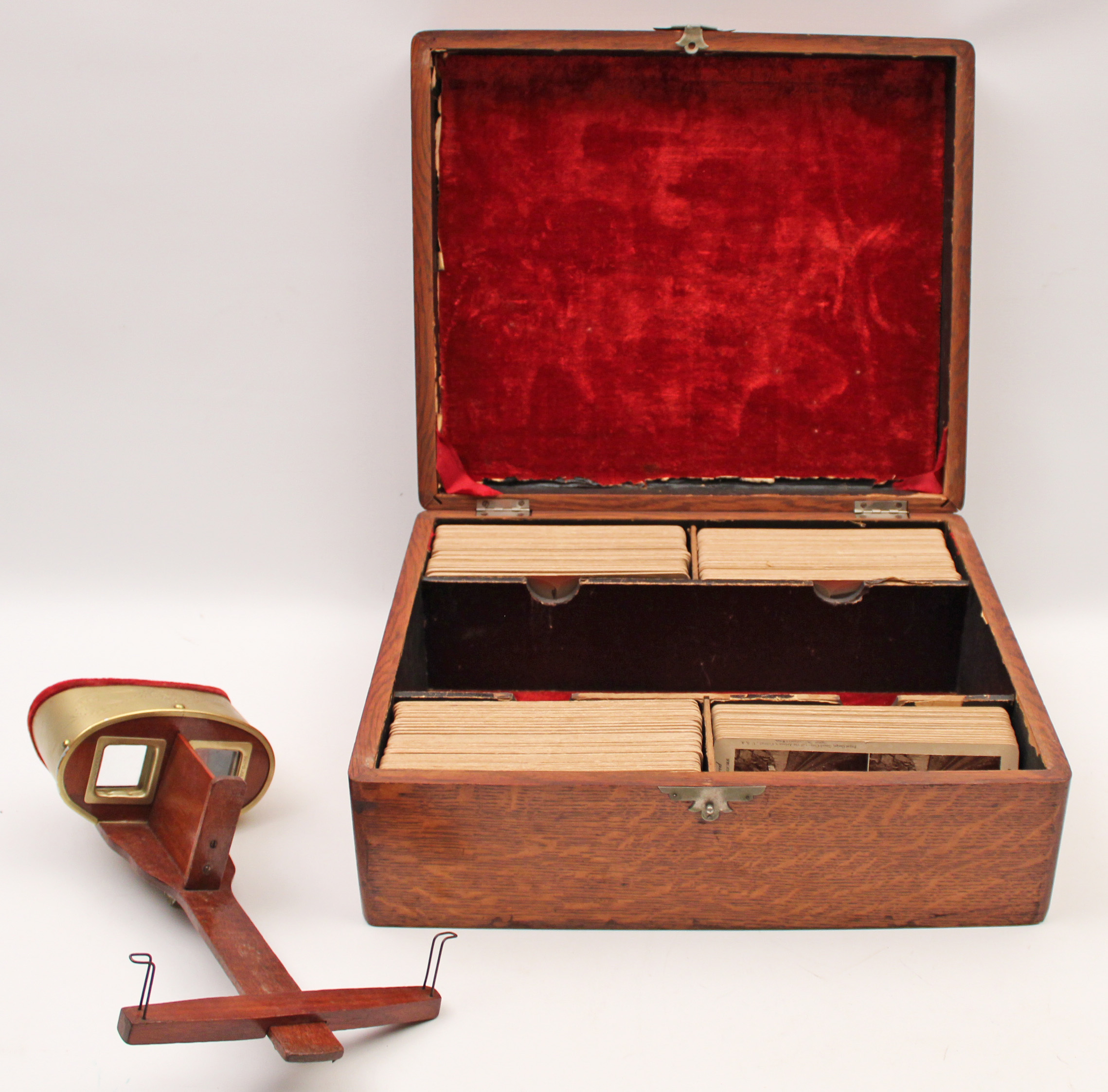 VINTAGE STEREOSCOPE W/ 175 VIEWING CARDS