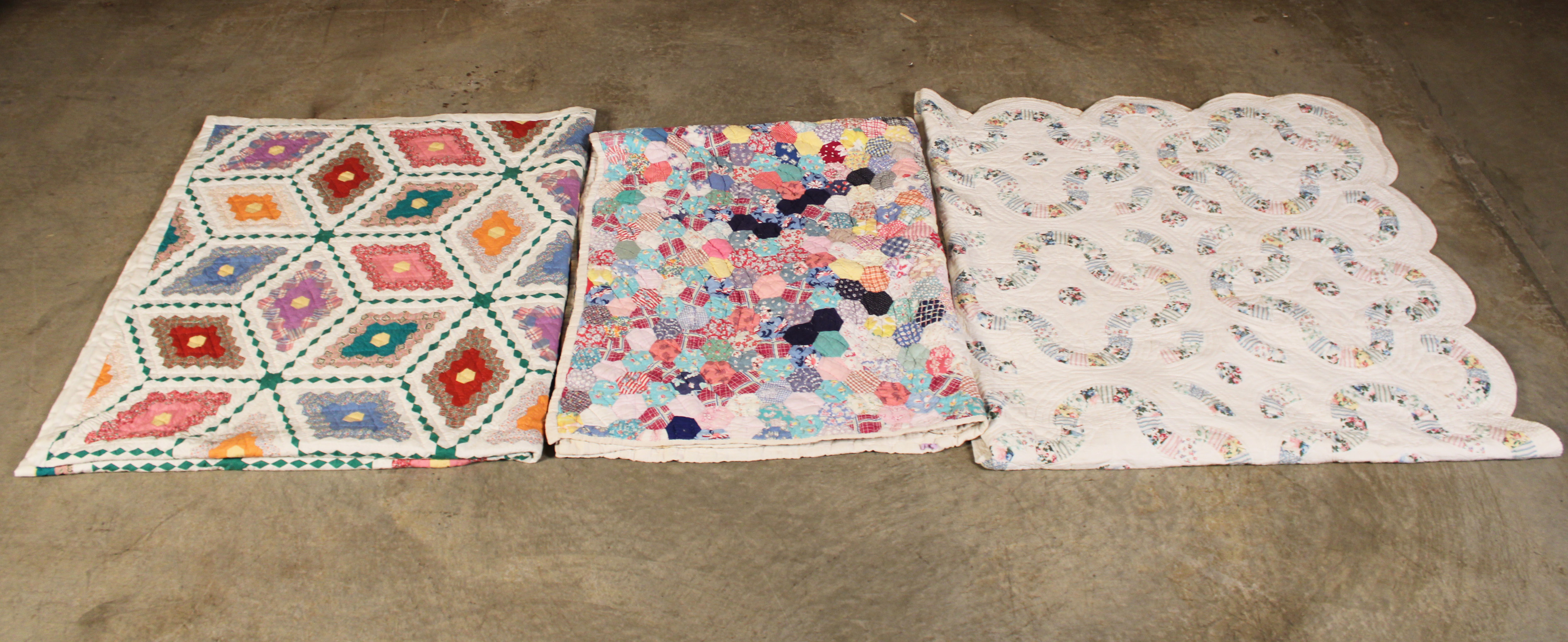 THREE VINTAGE HANDMADE QUILTS THREE 35f6d3