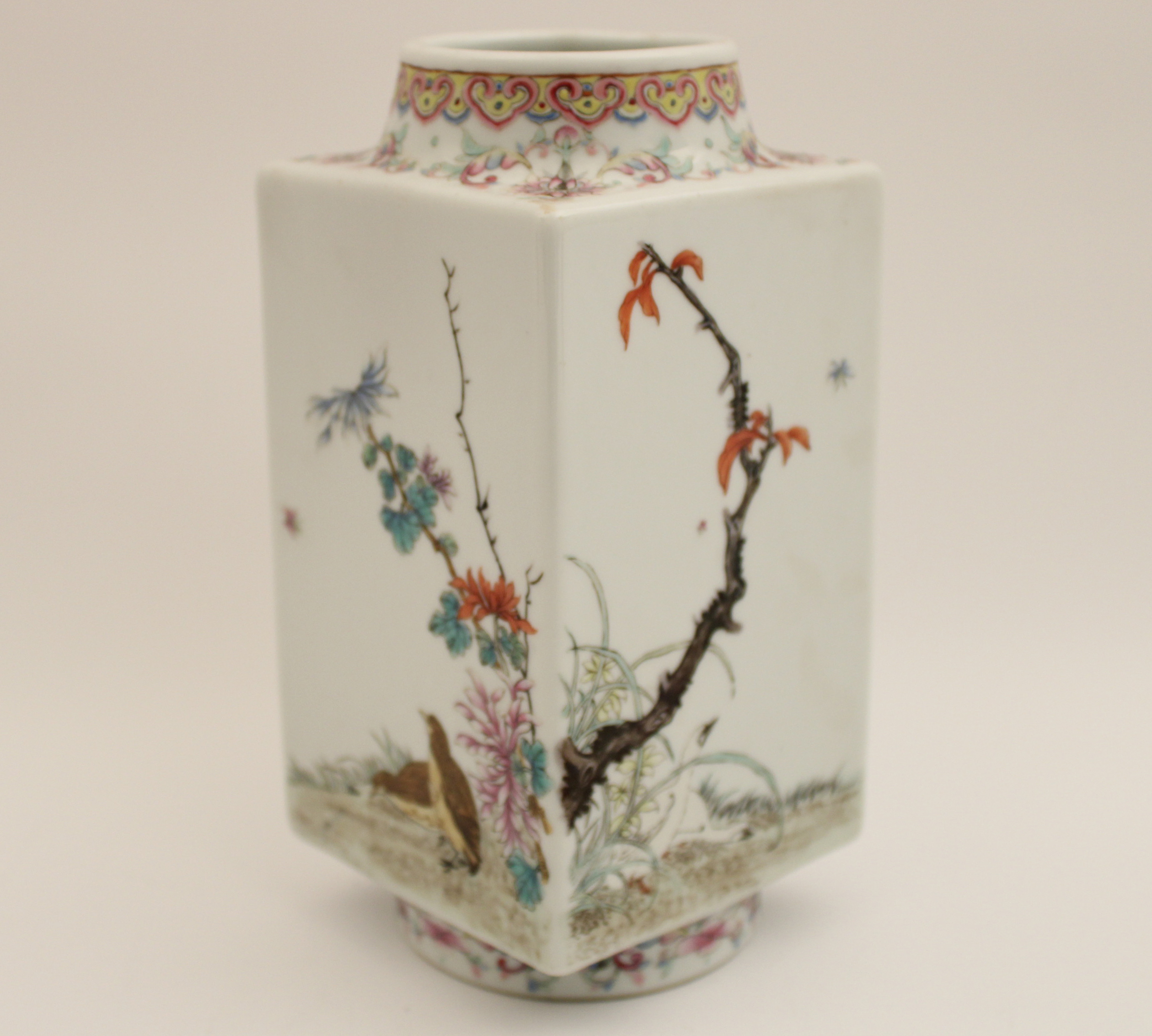 FINE EXECUTED CHINESE PORCELAIN