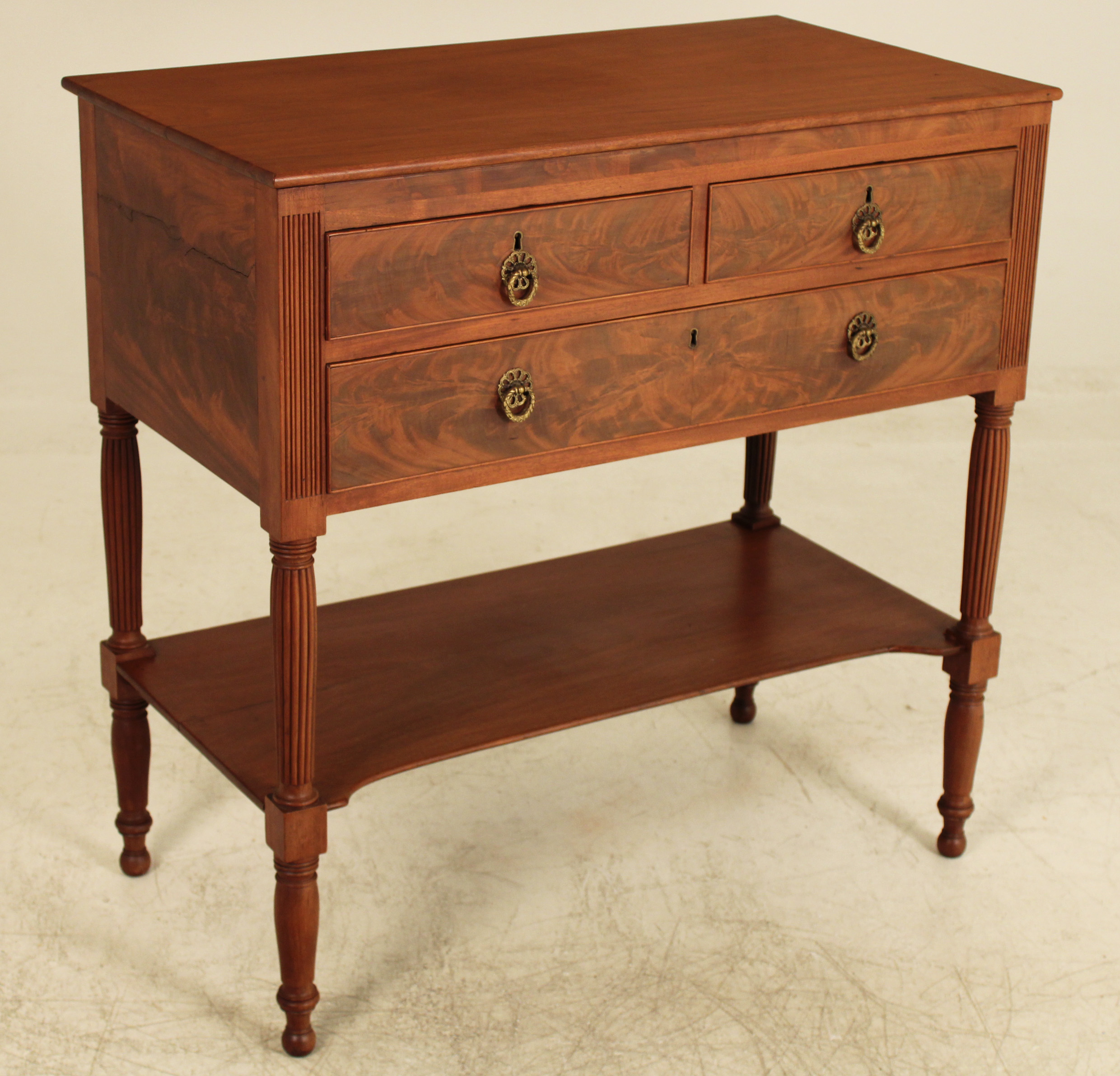 NEW ENGLAND AMERICAN MAHOGANY SIDEBOARD 35f77d