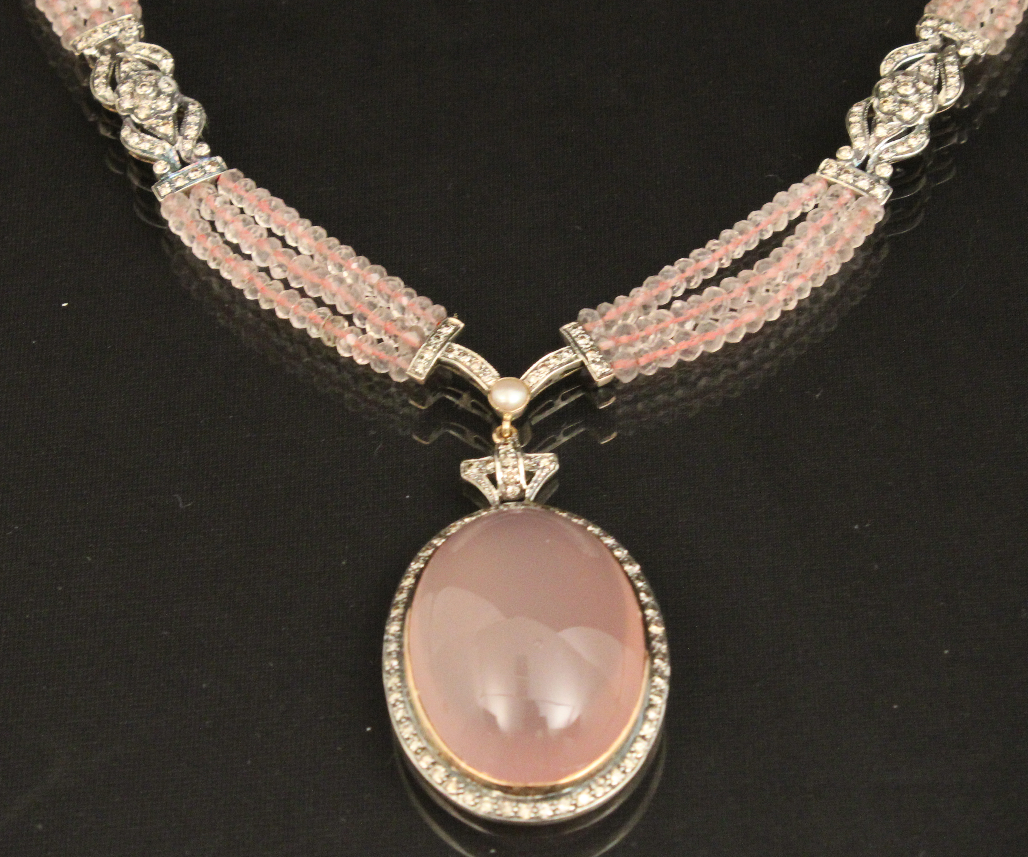 18K DIAMOND AND ROSE QUARTZ PENDANT 35f7de