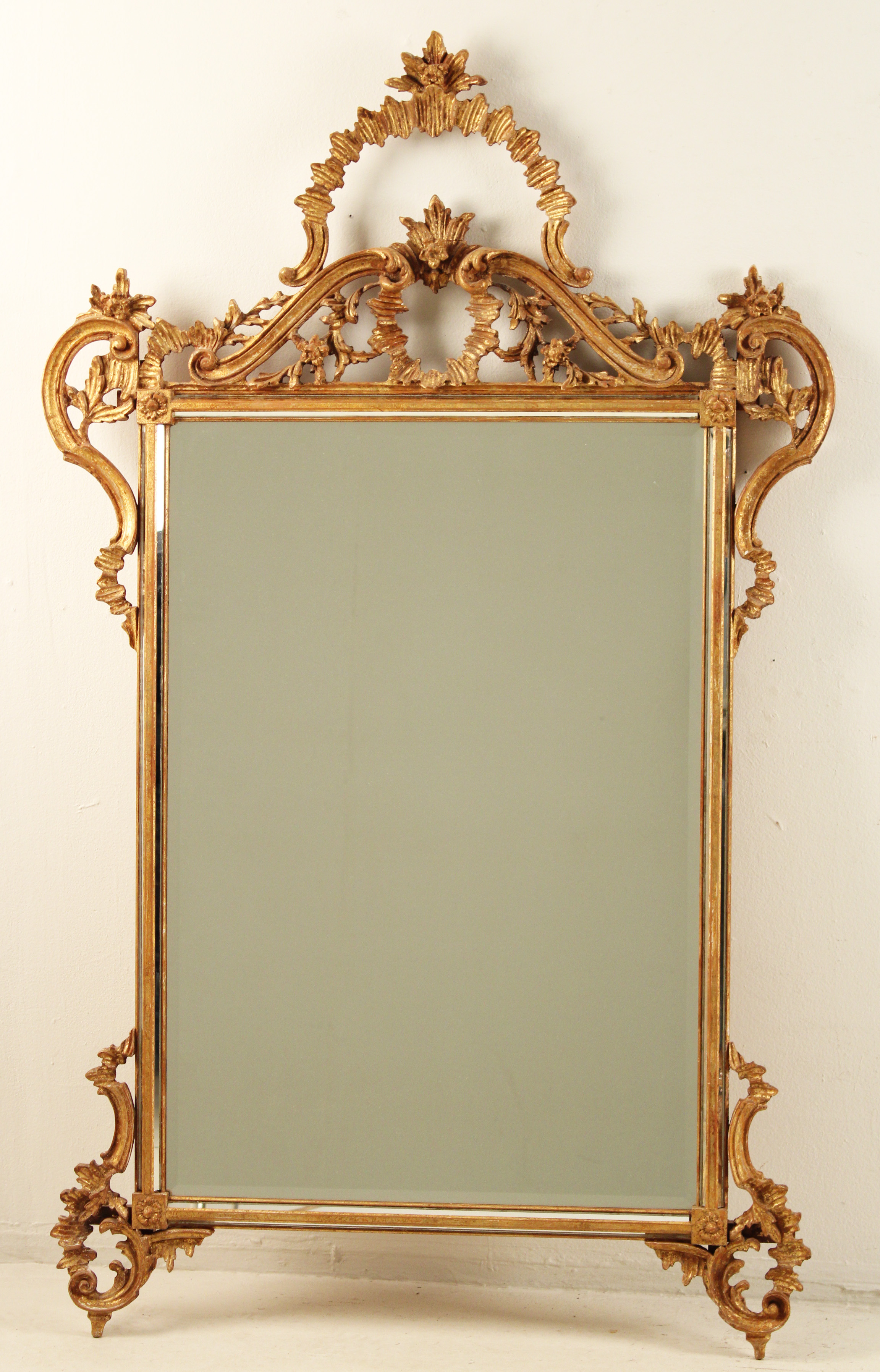 GOLD GILT CARVED WOOD MIRROR BY 35f91d