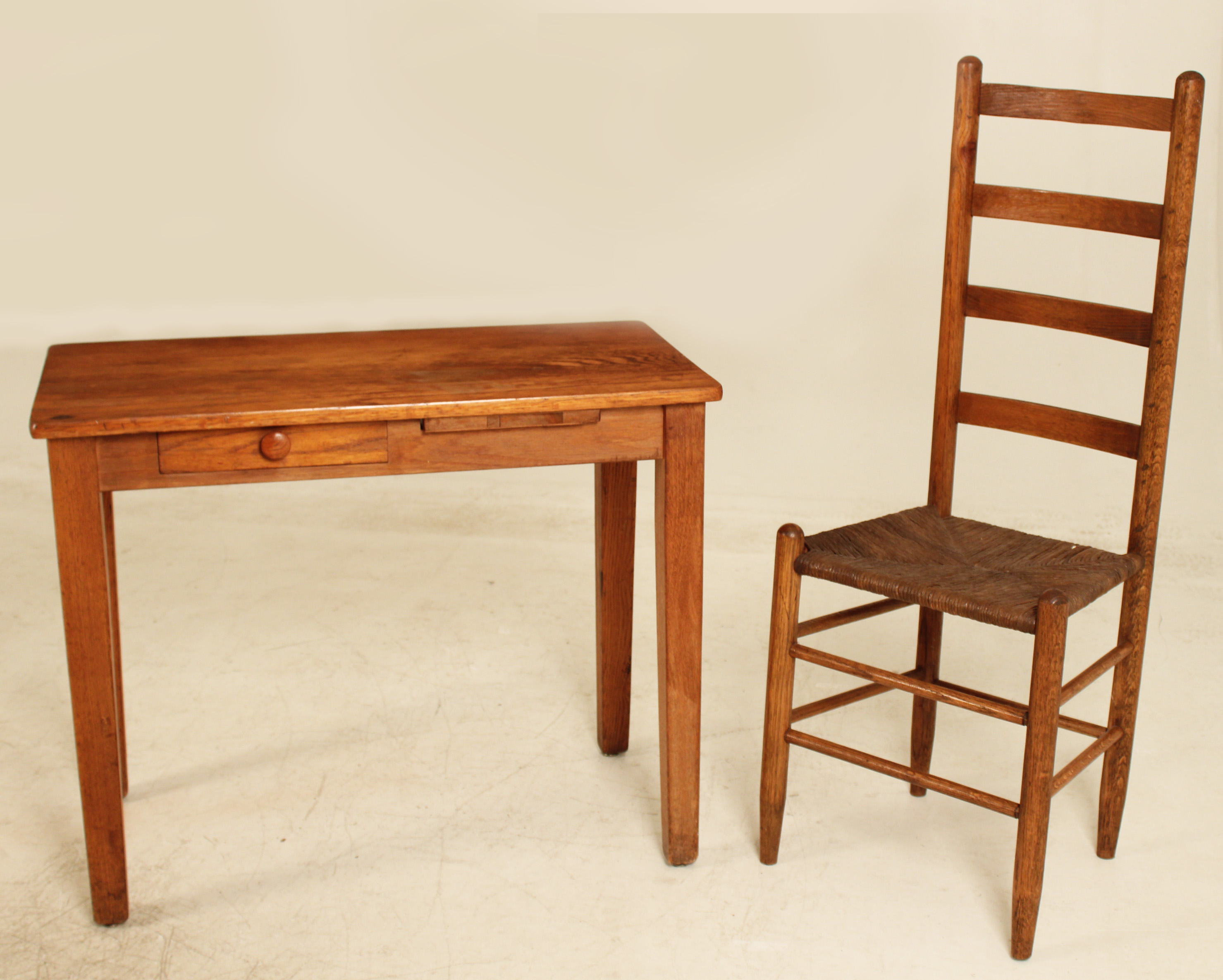 2 MISC PCS OF AMERICAN OAK FURNITURE 35f958