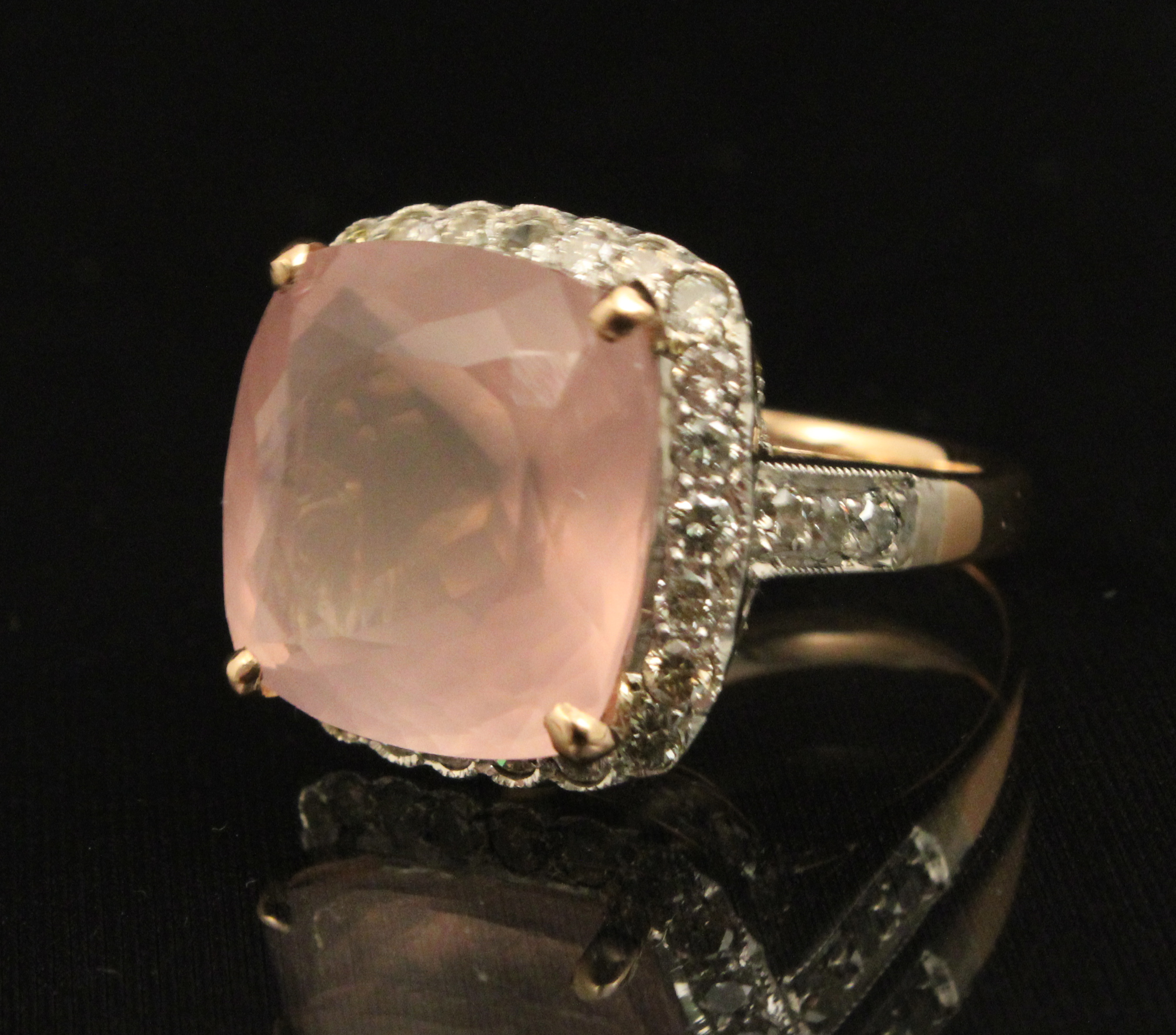 18K DIAMOND AND ROSE QUARTZ RING