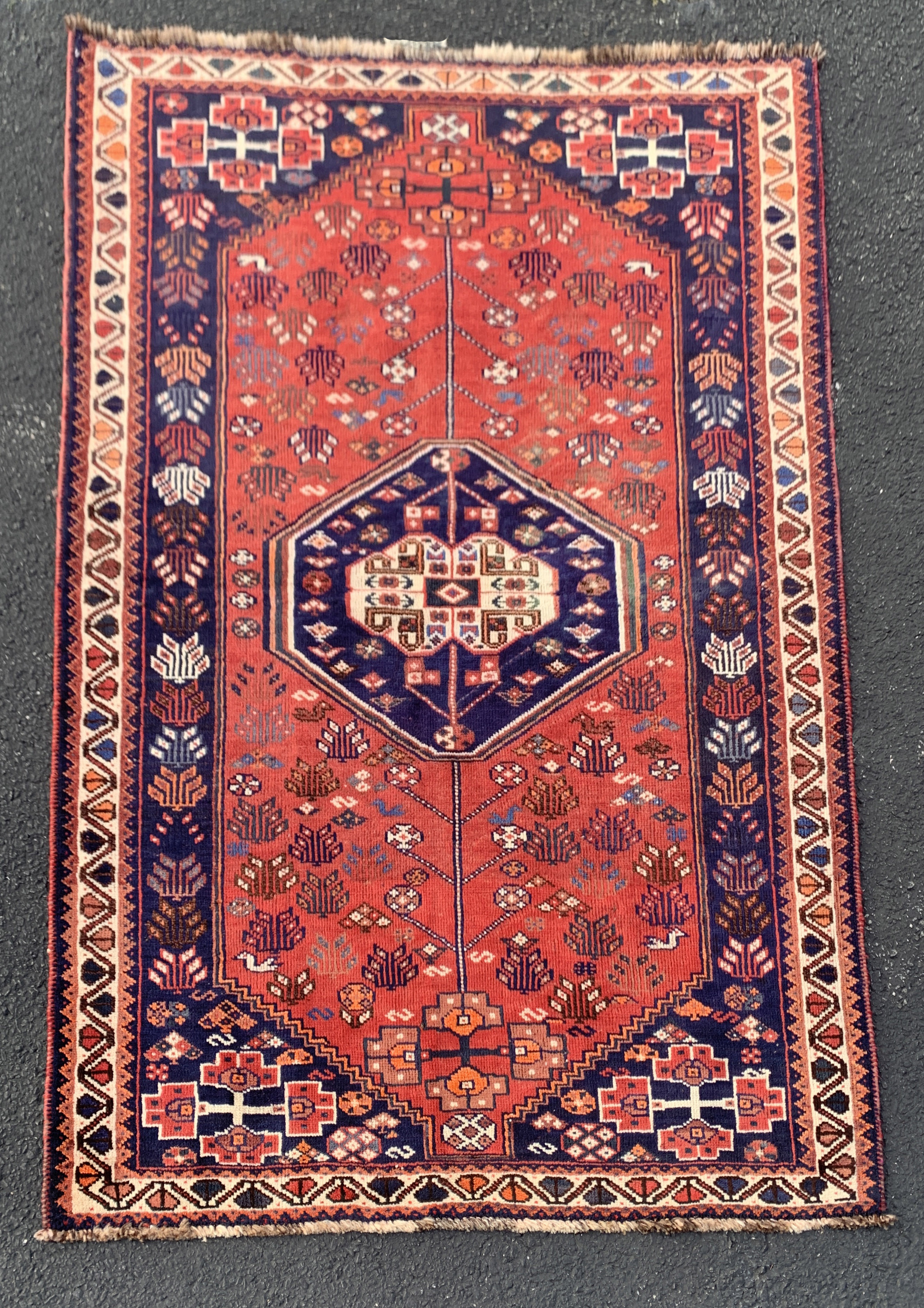 ORIENTAL RUG 4' X 6'2" SHIRAZ ORIENTAL