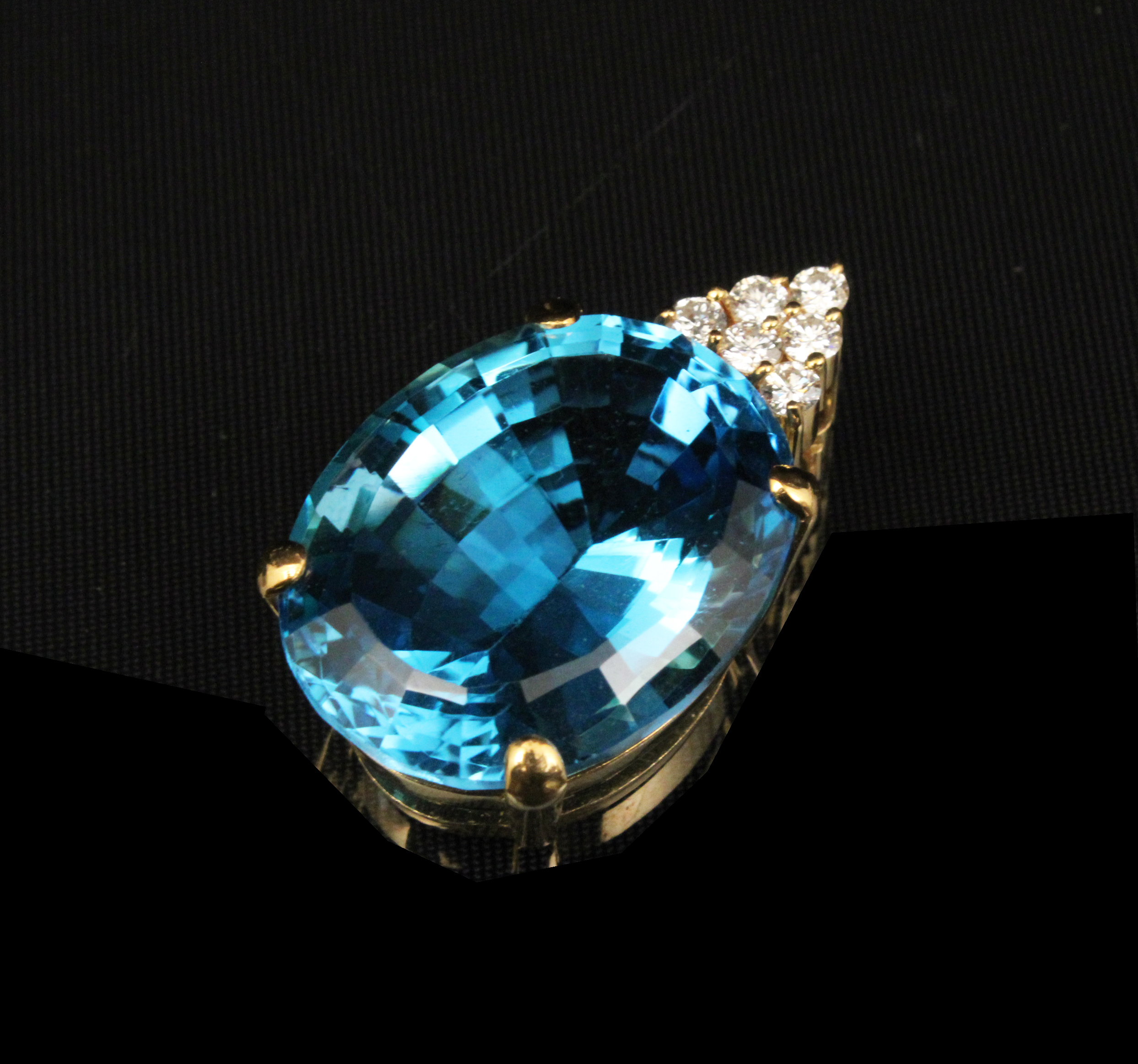 18K YG DIAMOND AND BLUE TOPAZ PENDANT 35fb12