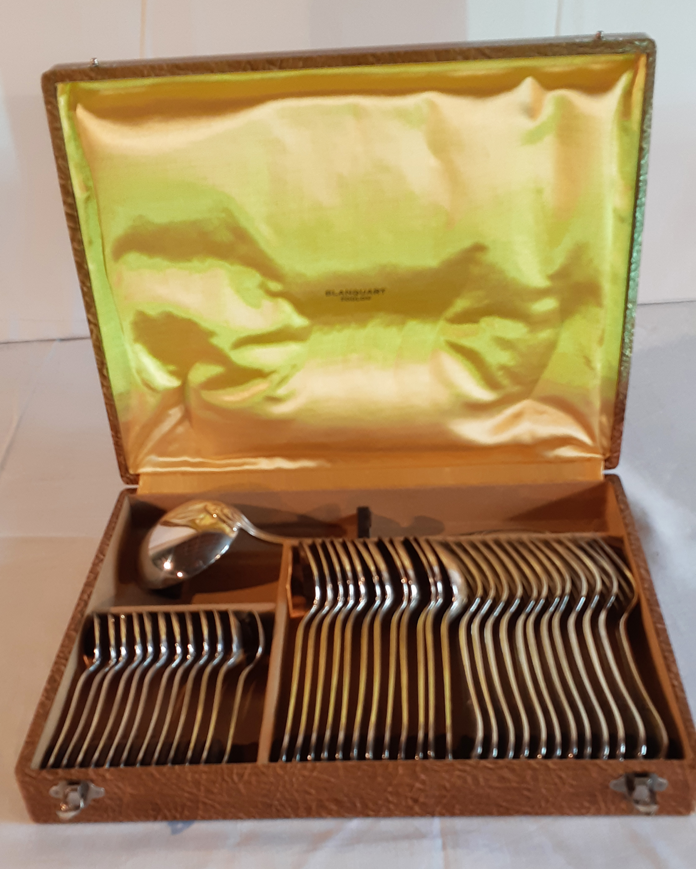 37 PC BOX SET OF FRENCH SILVER 35fb45