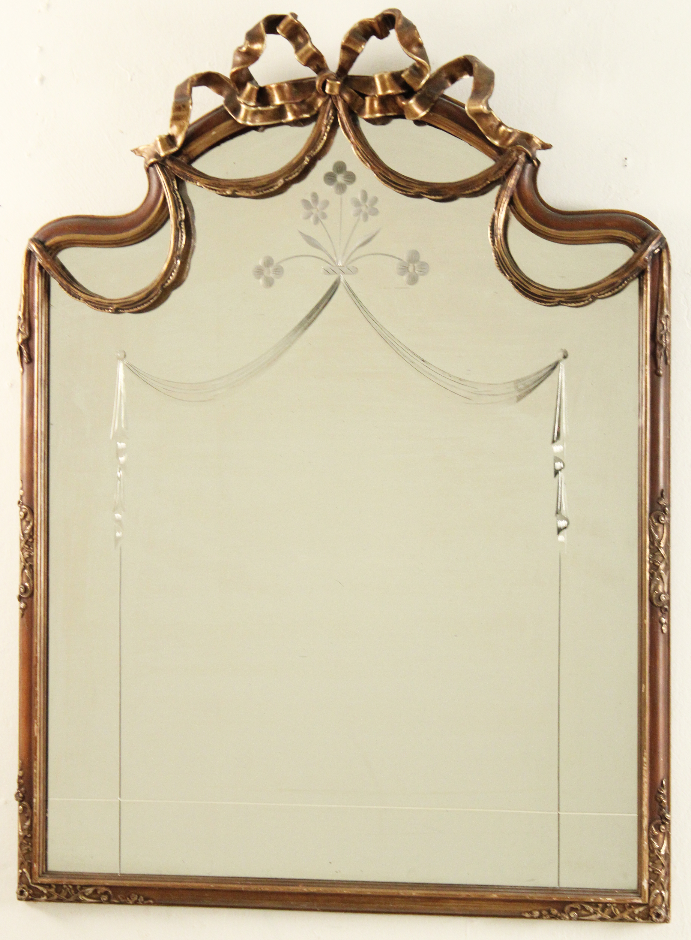 DECORATIVE CARVED GILTWOOD MIRROR 35fb56