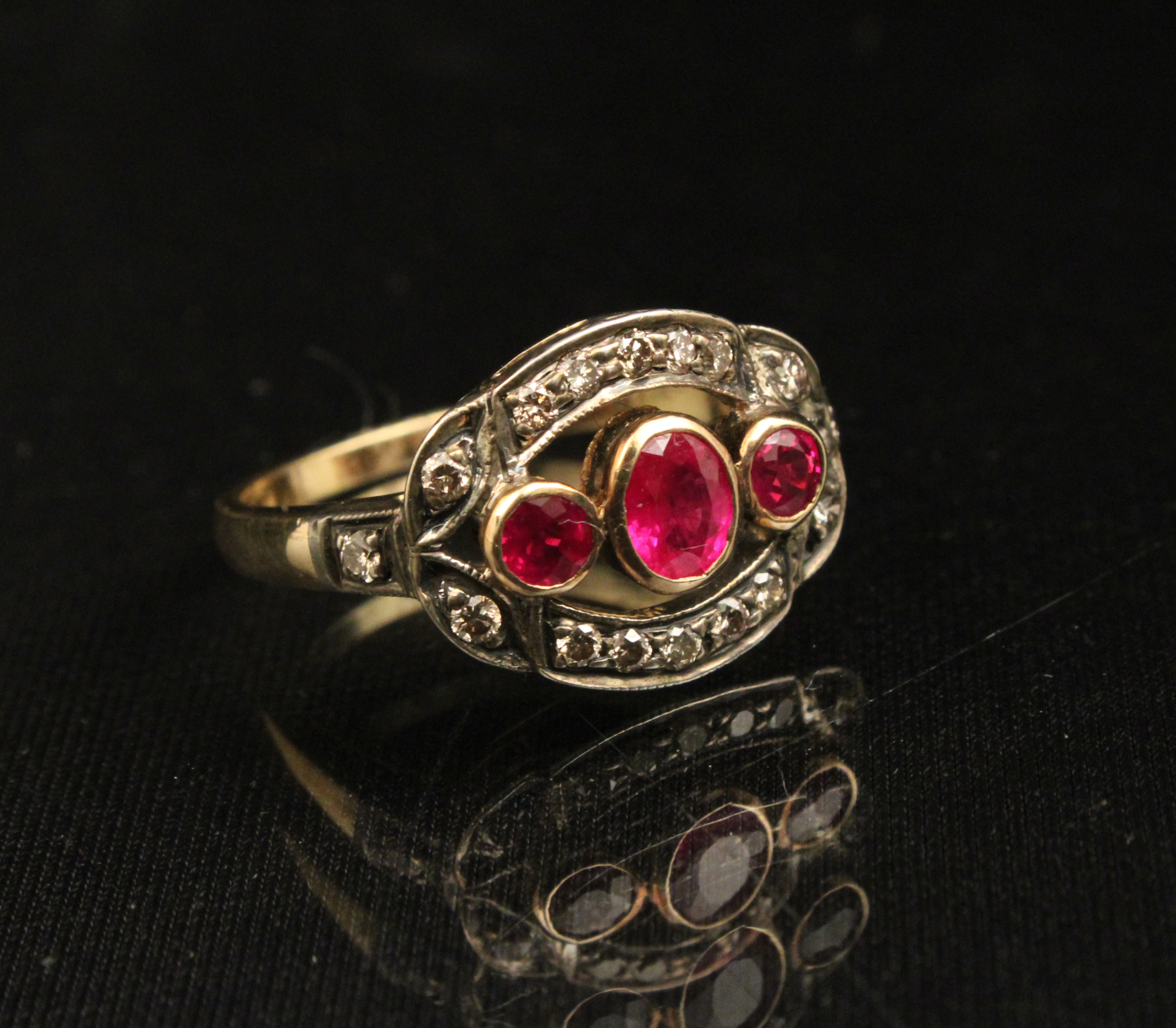 18K GOLD RUBY AND DIAMOND RING