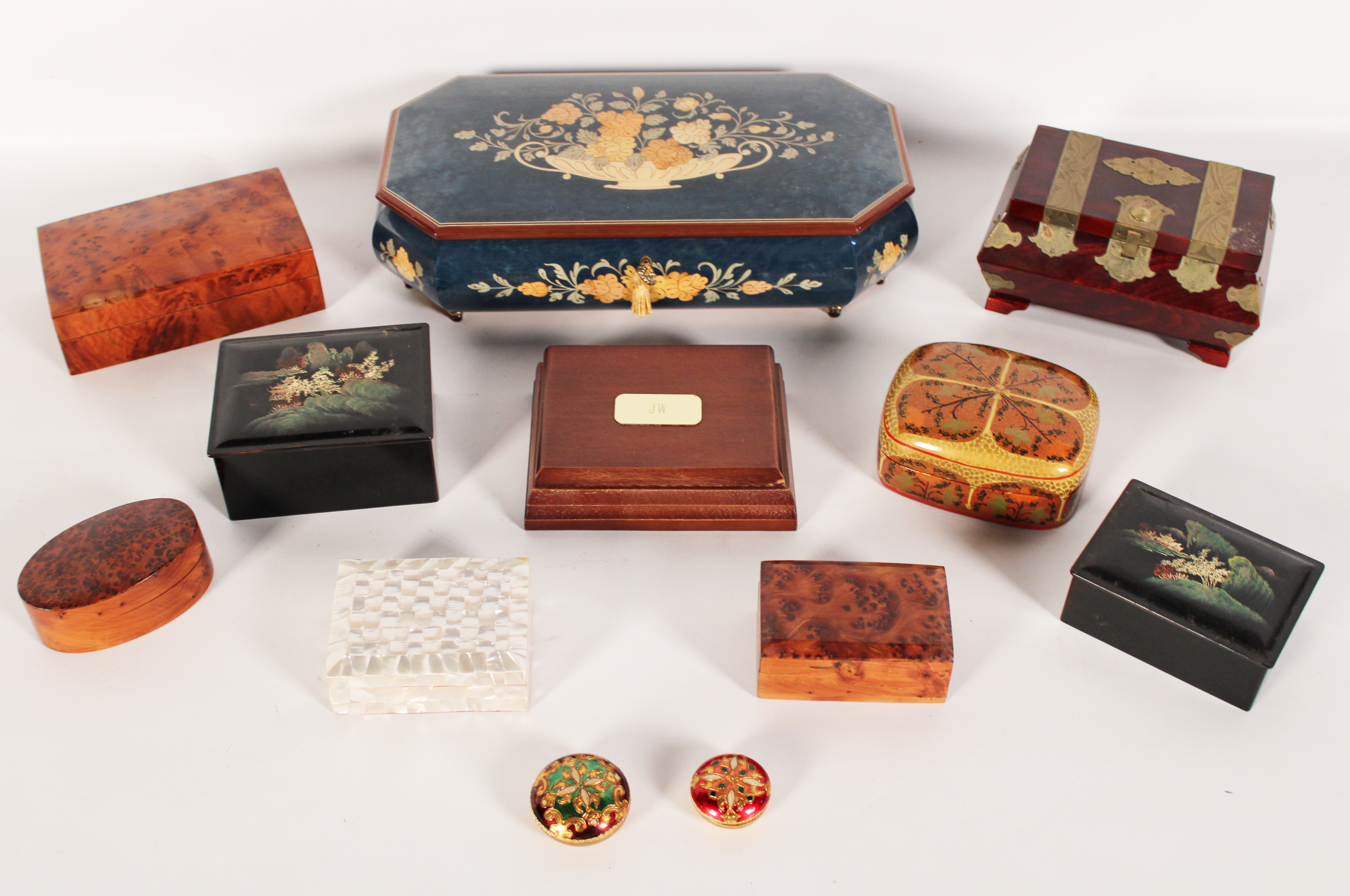 GROUP OF 12 DECORATIVE BOXES GROUP 35fce4