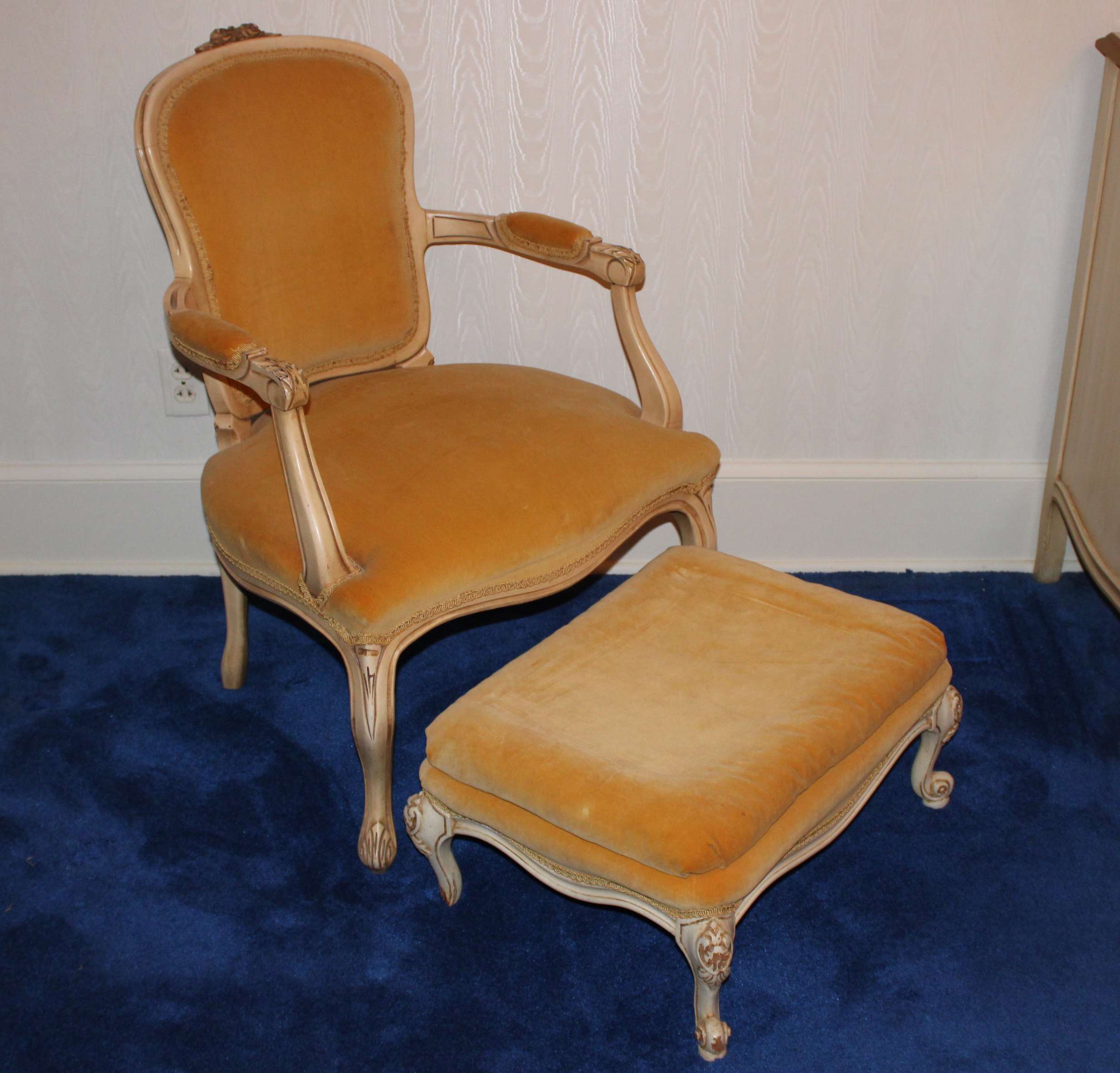 LOUIS XV STYLE FAUTEUIL AND OTTOMAN 35fd18