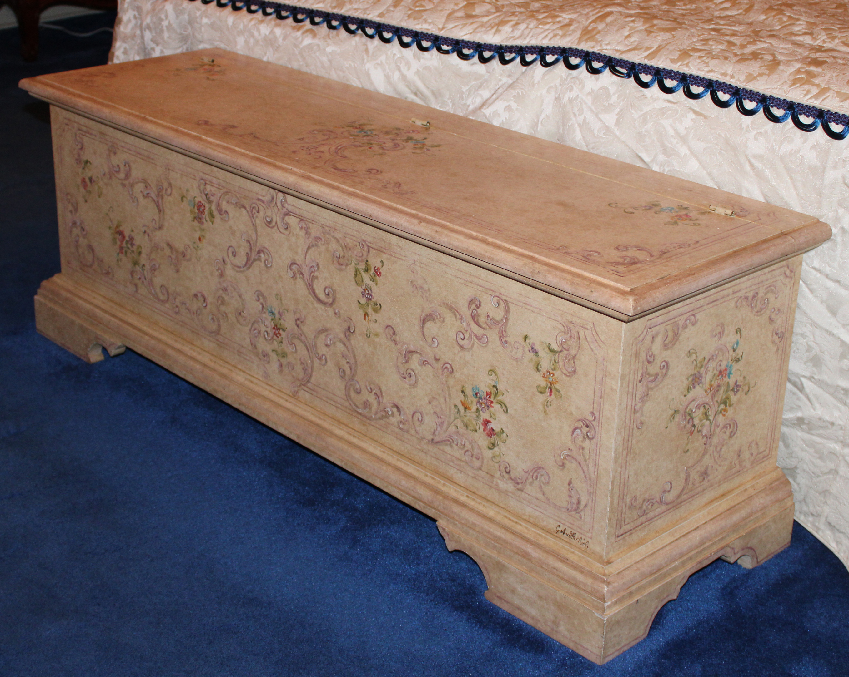 PAINTED LIFT TOP BLANKET CHEST 35fd26