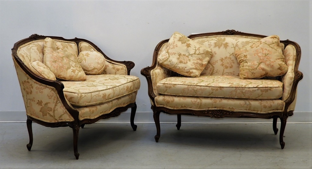 PR LOUIS XV STYLE UPHOLSTERED CANAPE