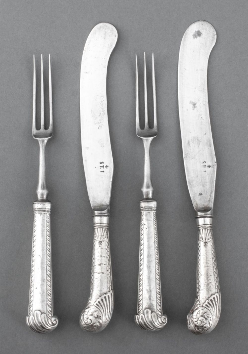 GEORGIAN SILVER HANDLED FORKS  35ff65