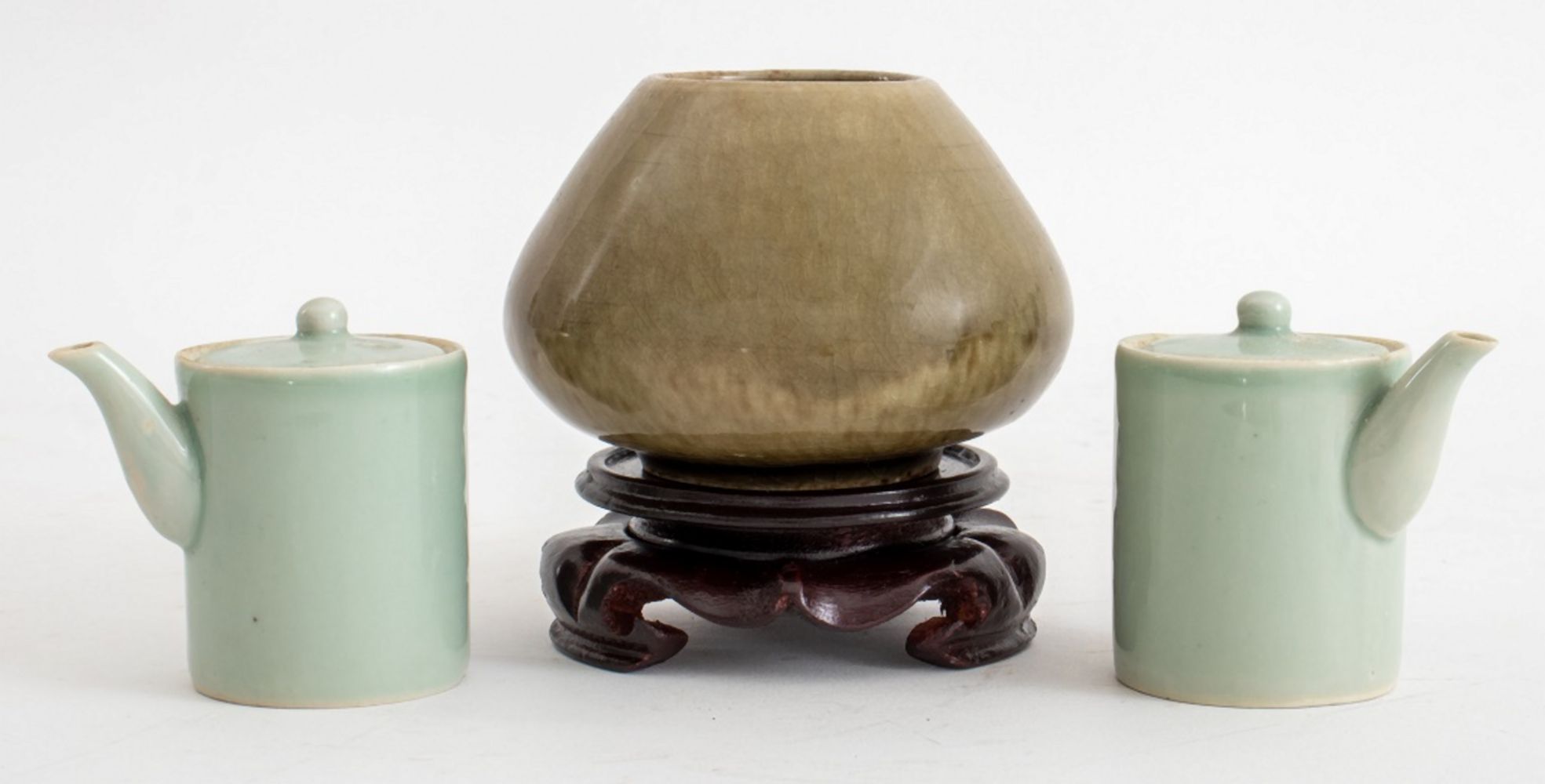 CHINESE GREEN GLAZED PORCELAIN ARTICLES,