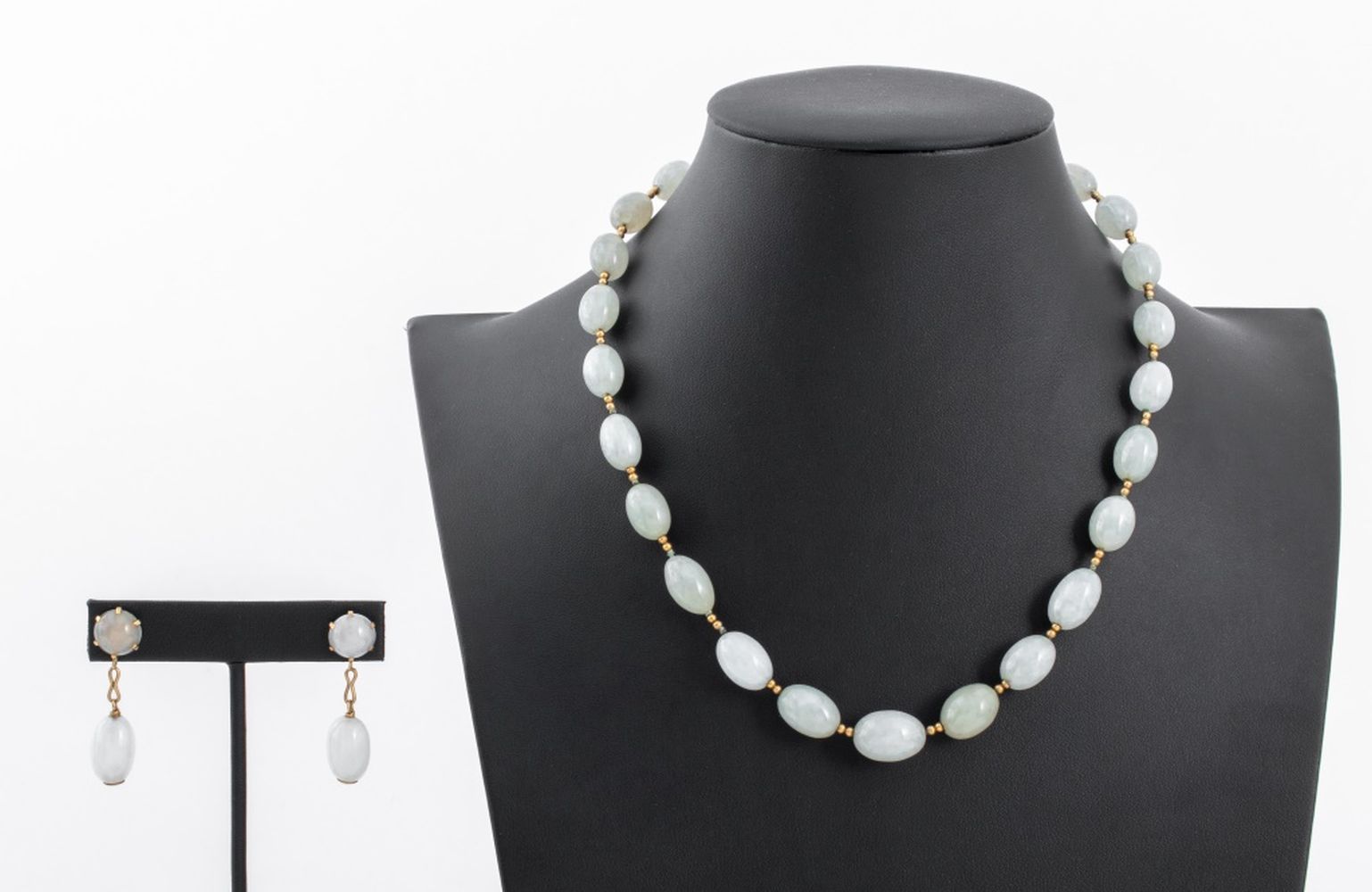 14K YELLOW GOLD JADE NECKLACE AND 3600c2