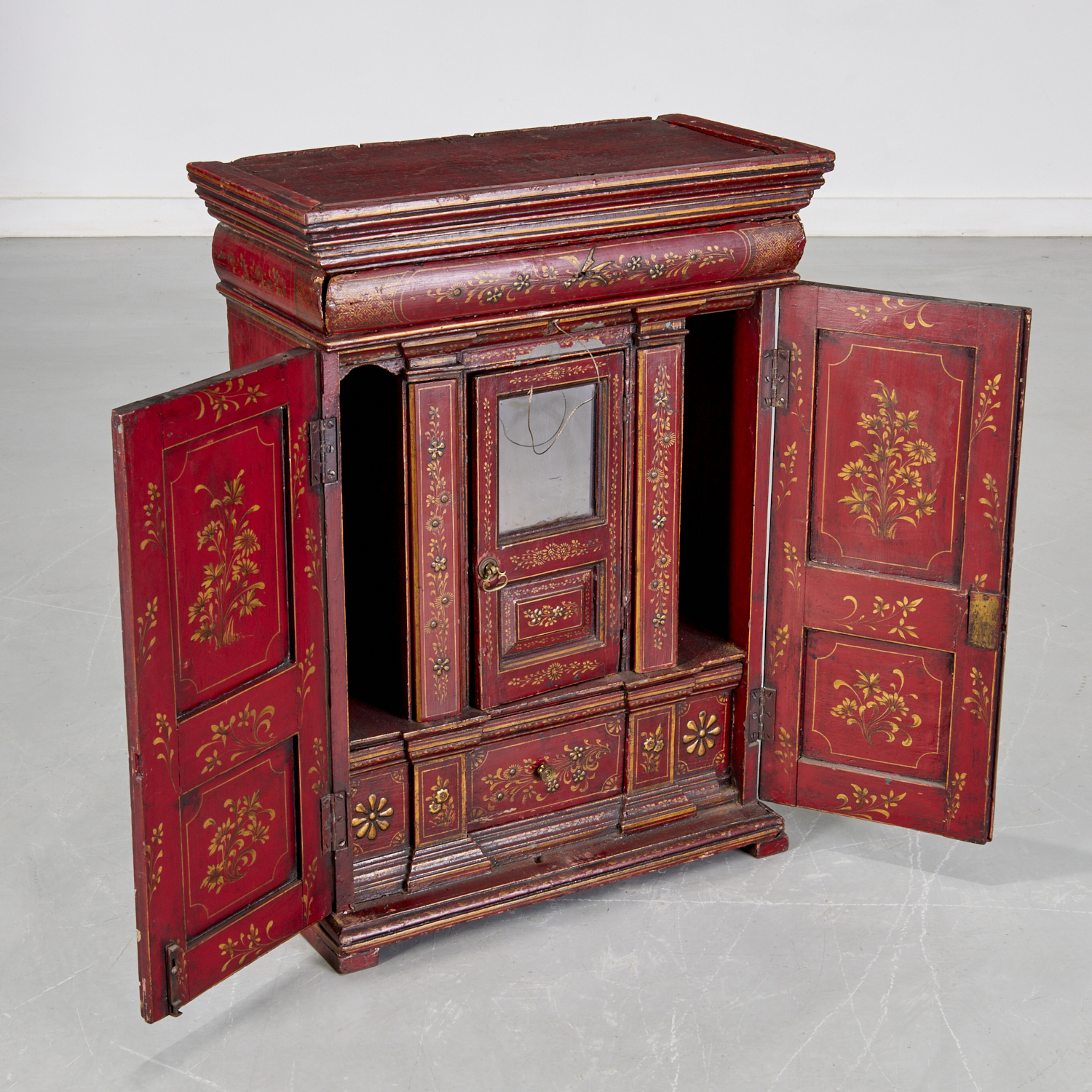 GEORGE III RED JAPANNED CABINET 3601af