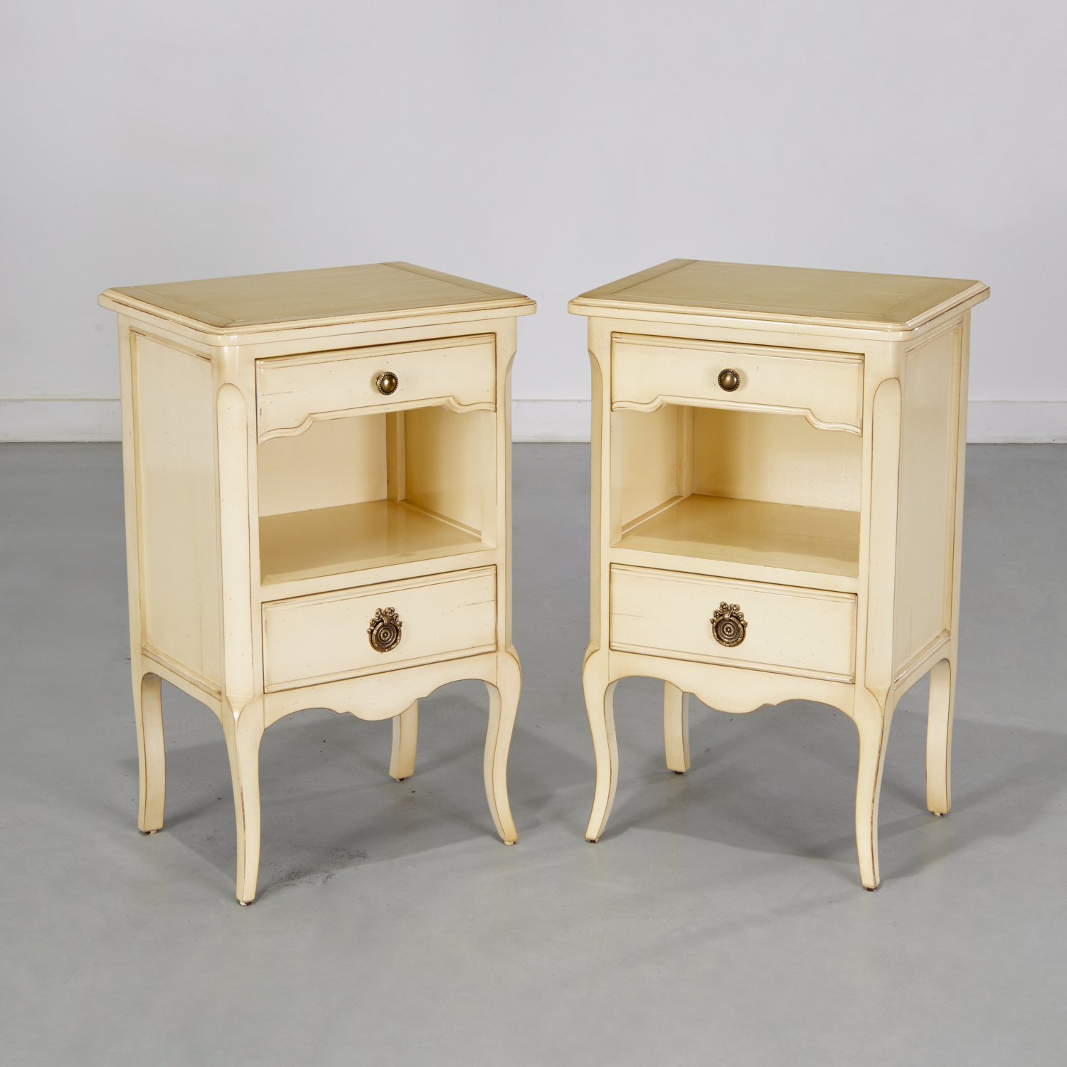 PAIR FRENCH STYLE CREAM PAINTED 3602f6