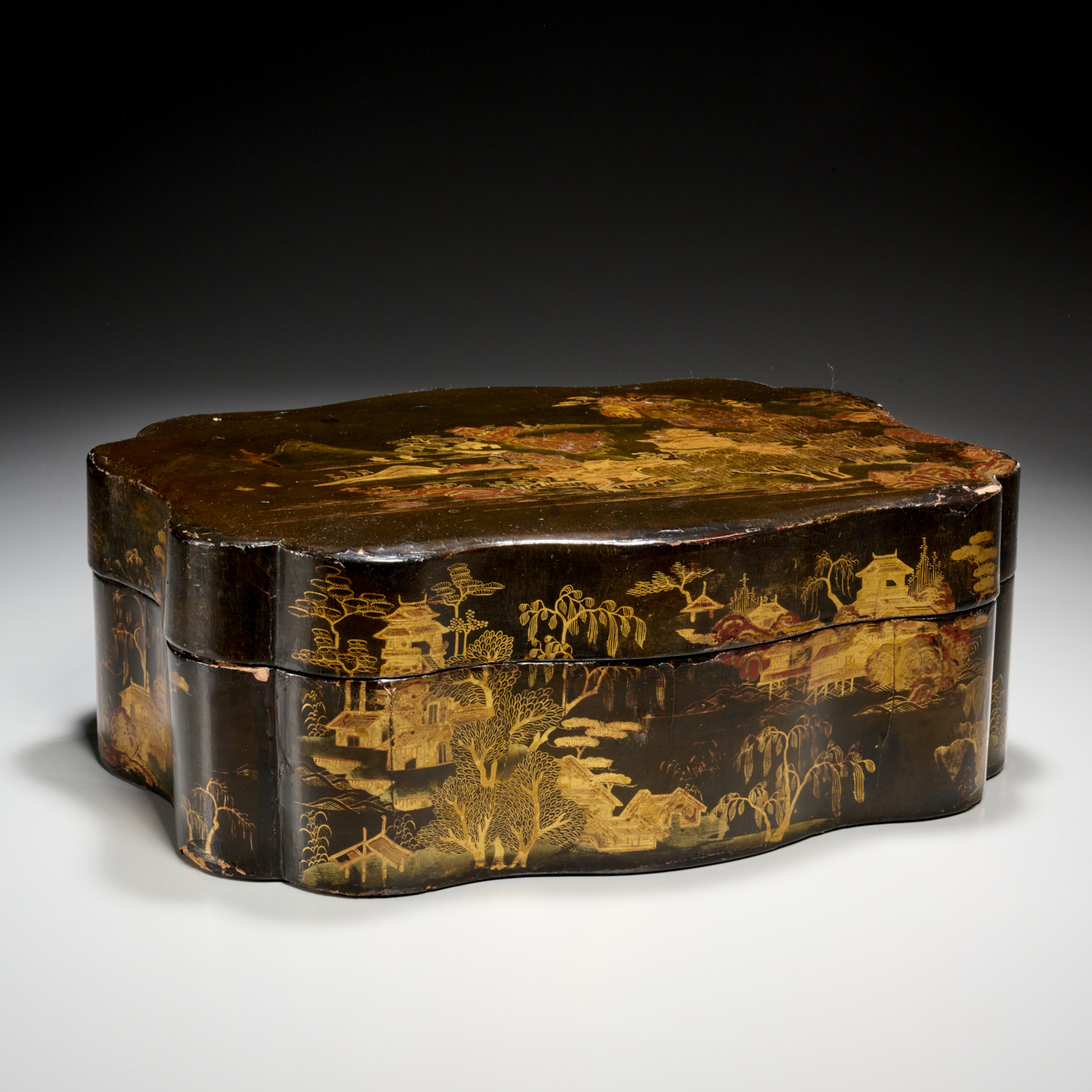 CHINESE EXPORT GILT LACQUER BOX 36032c
