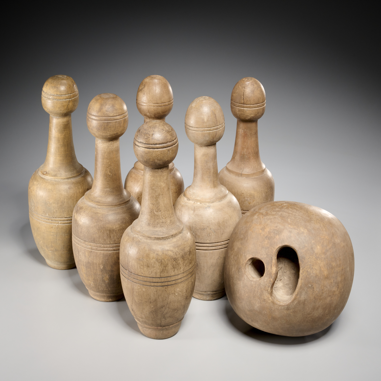 ANTIQUE WOODEN SKITTLES BOWLING 36038a