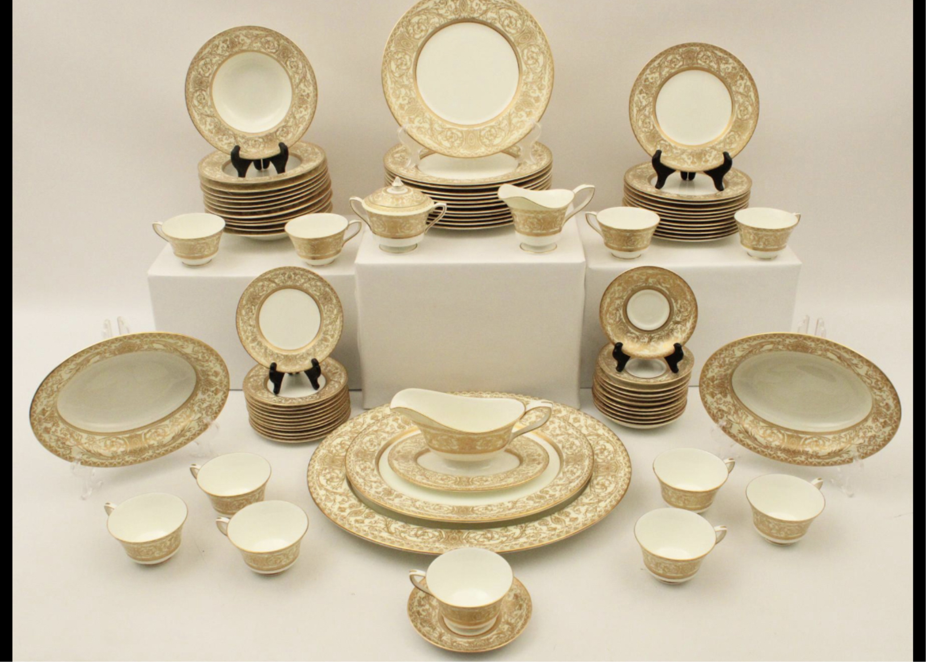 78 PC ROYAL WORCESTER DINNER SERVICE 35df47