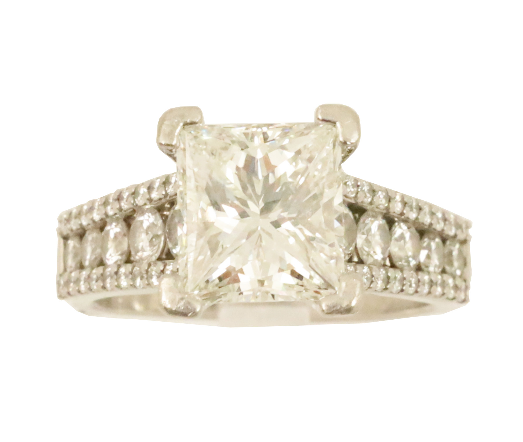 3.01 CT PRINCESS CUT DIAMOND RING