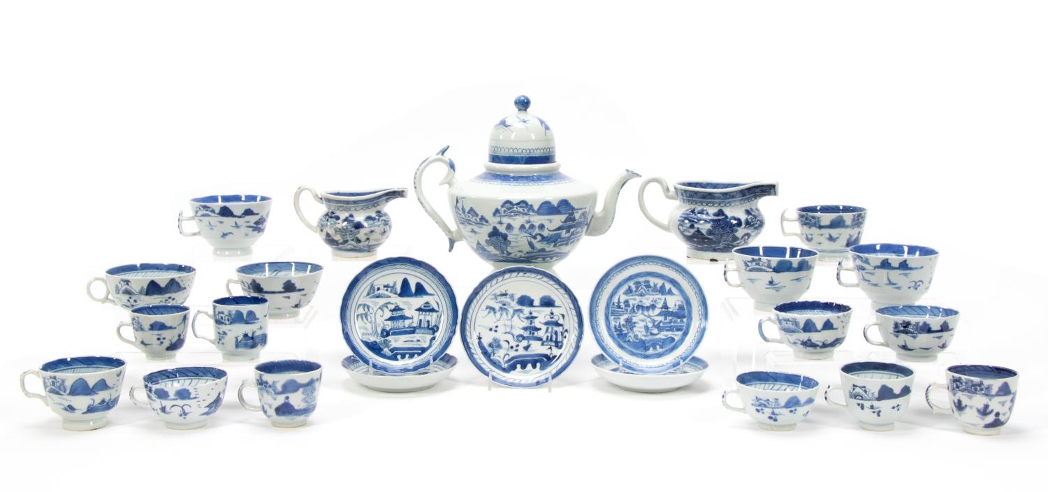 24PC CHINESE EXPORT BLUE & WHITE