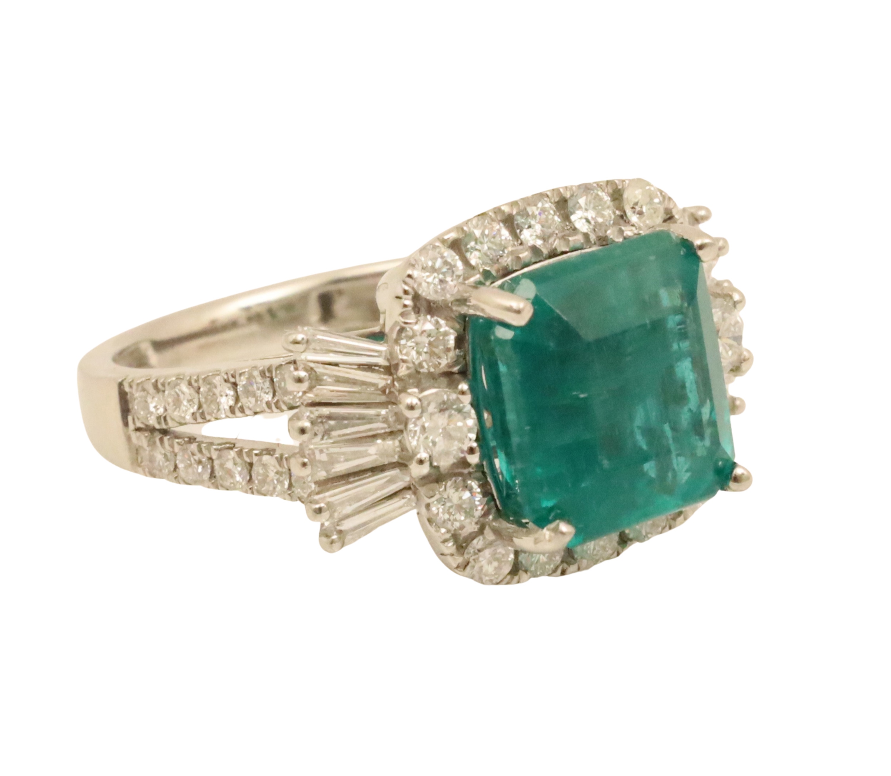 PLATINUM EMERALD DIAMOND RING 35e045