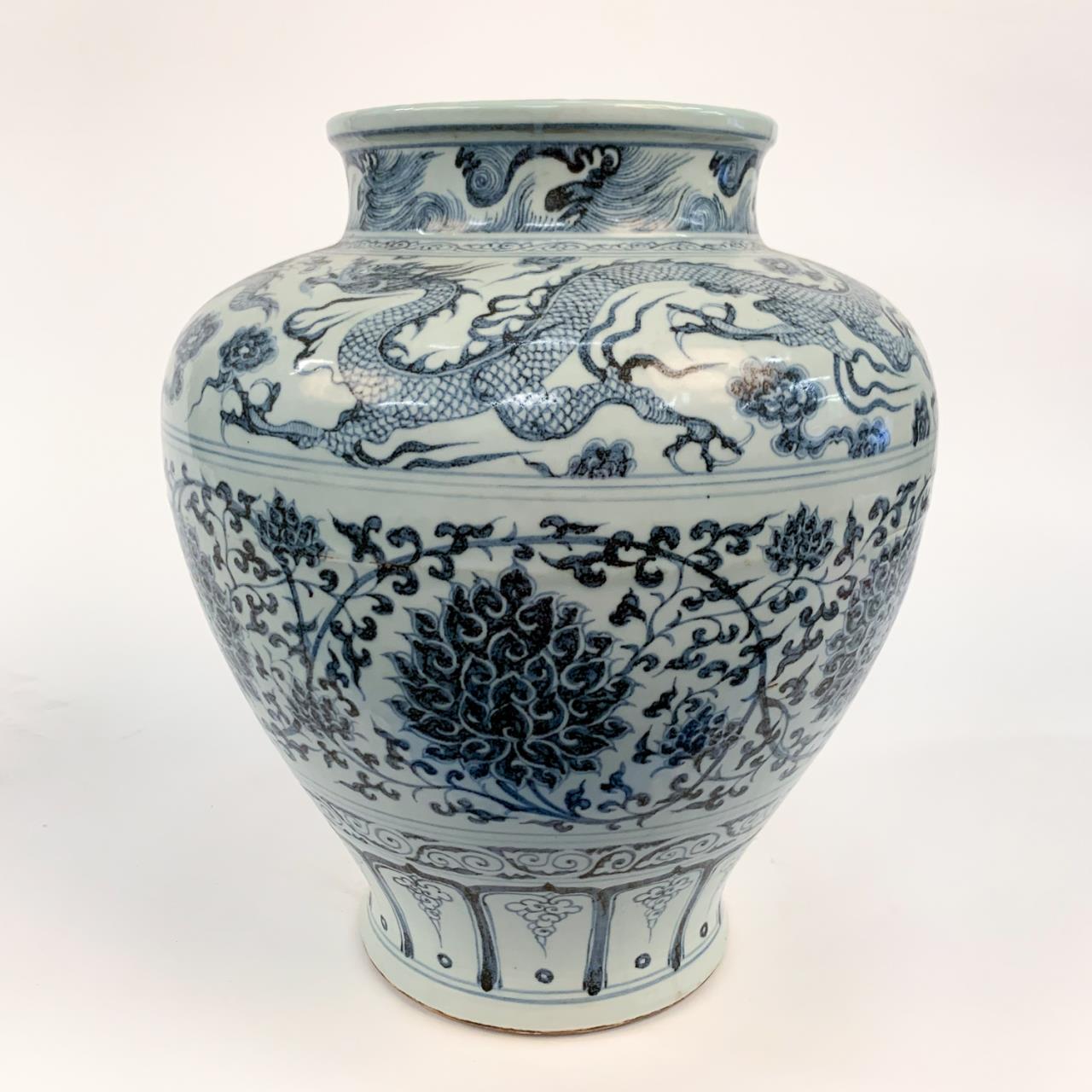 CHINESE MING STYLE BLUE AND WHITE 35e099