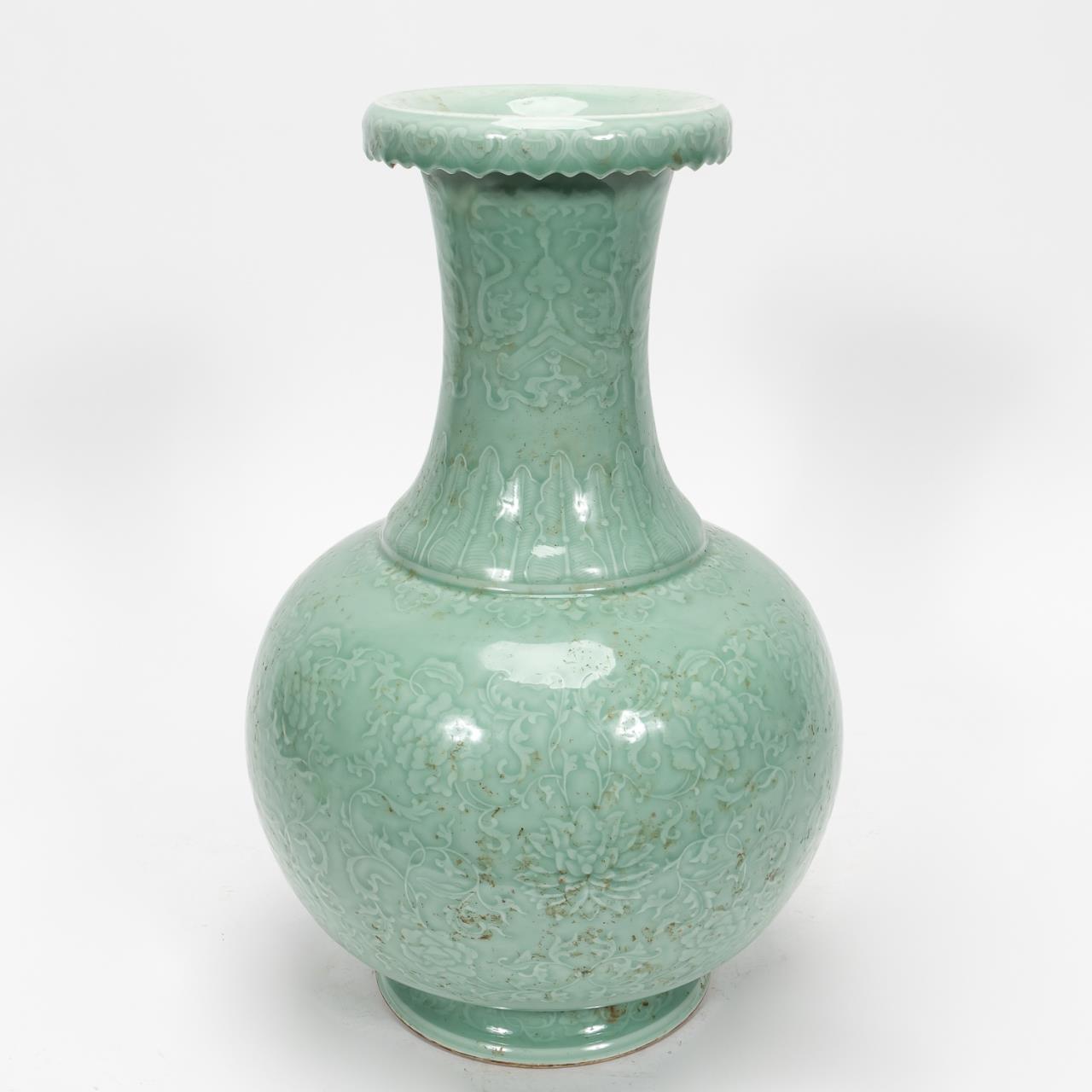 CHINESE INCISED CELADON FLORAL 35e0c2